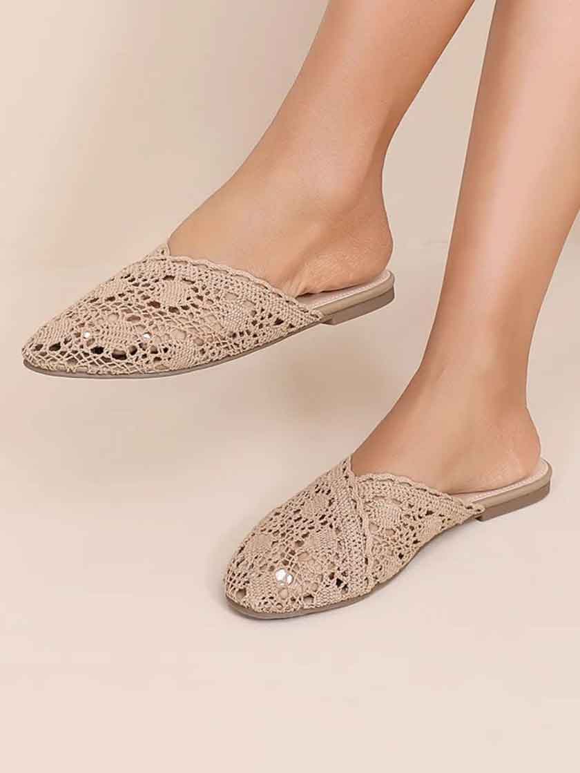 Gin - Sandal med elegant broderet lukket snude