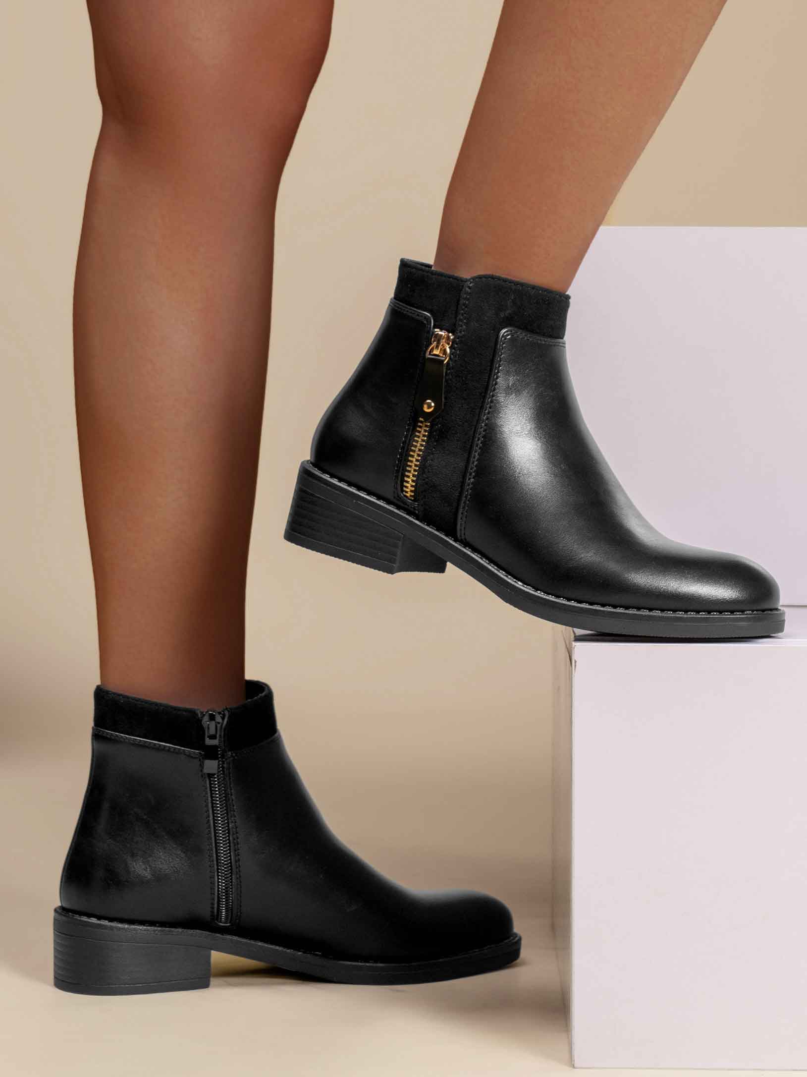 Reese - Ankelstøvle med guld lynlås detalje