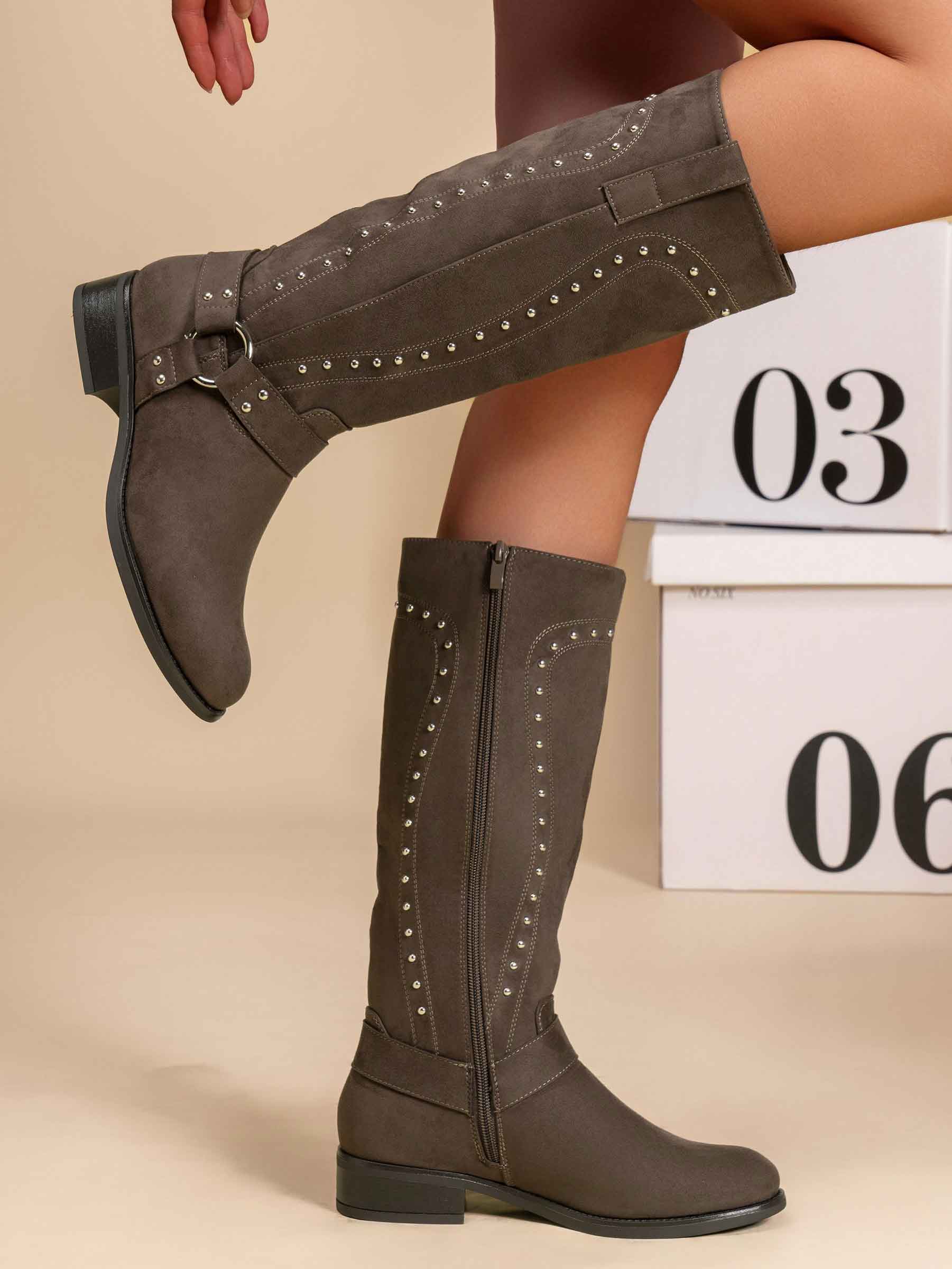 Scottie - Støvler i ruskindslook med sølv nitter