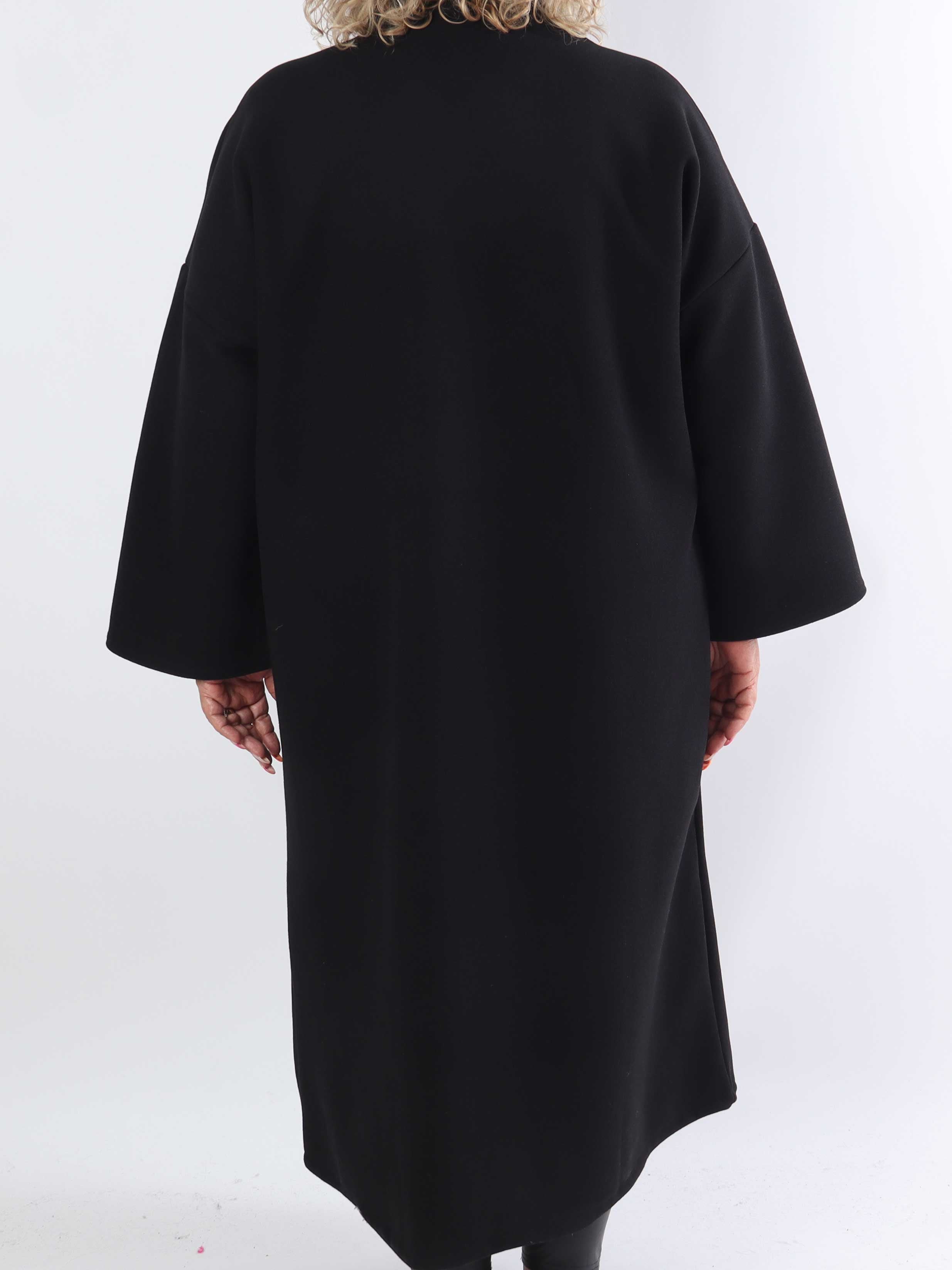 Abbelin - Lang plus size frakke med pynteknapper