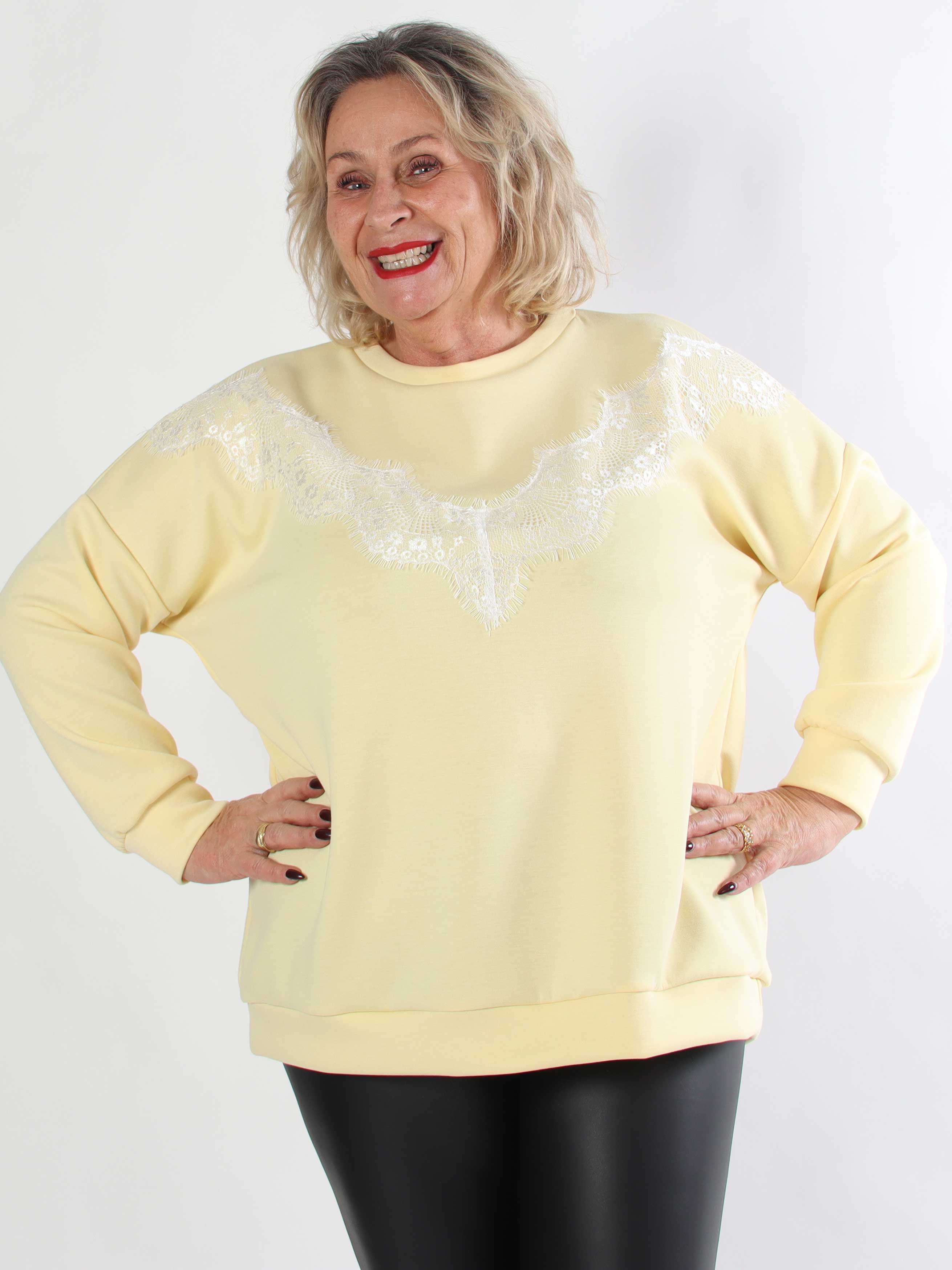 Abbelone - Plus size joggingbluse i viskose med blonde henover brystet