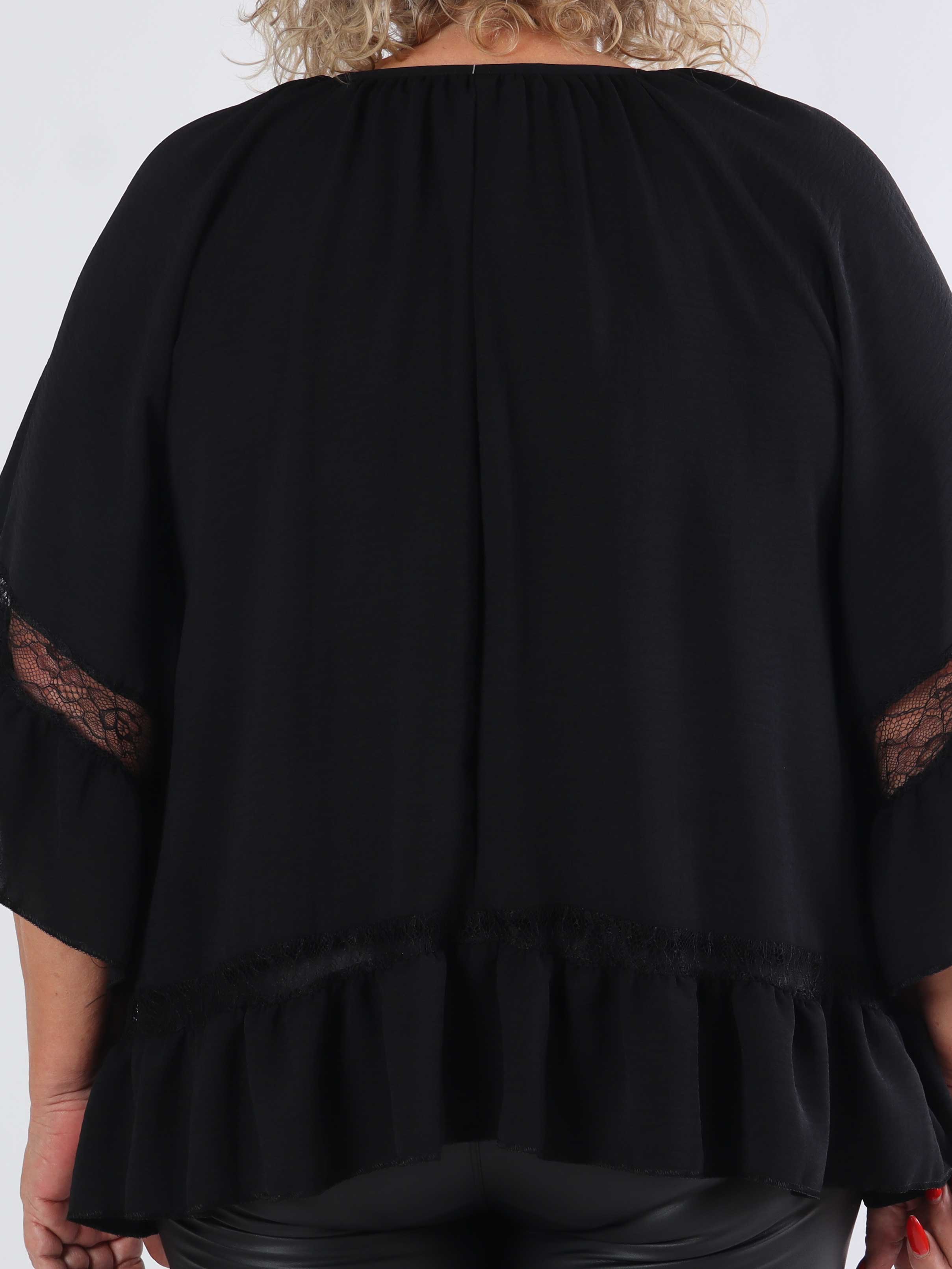 Achilla - Plus size tunika med blondekanter og flæser