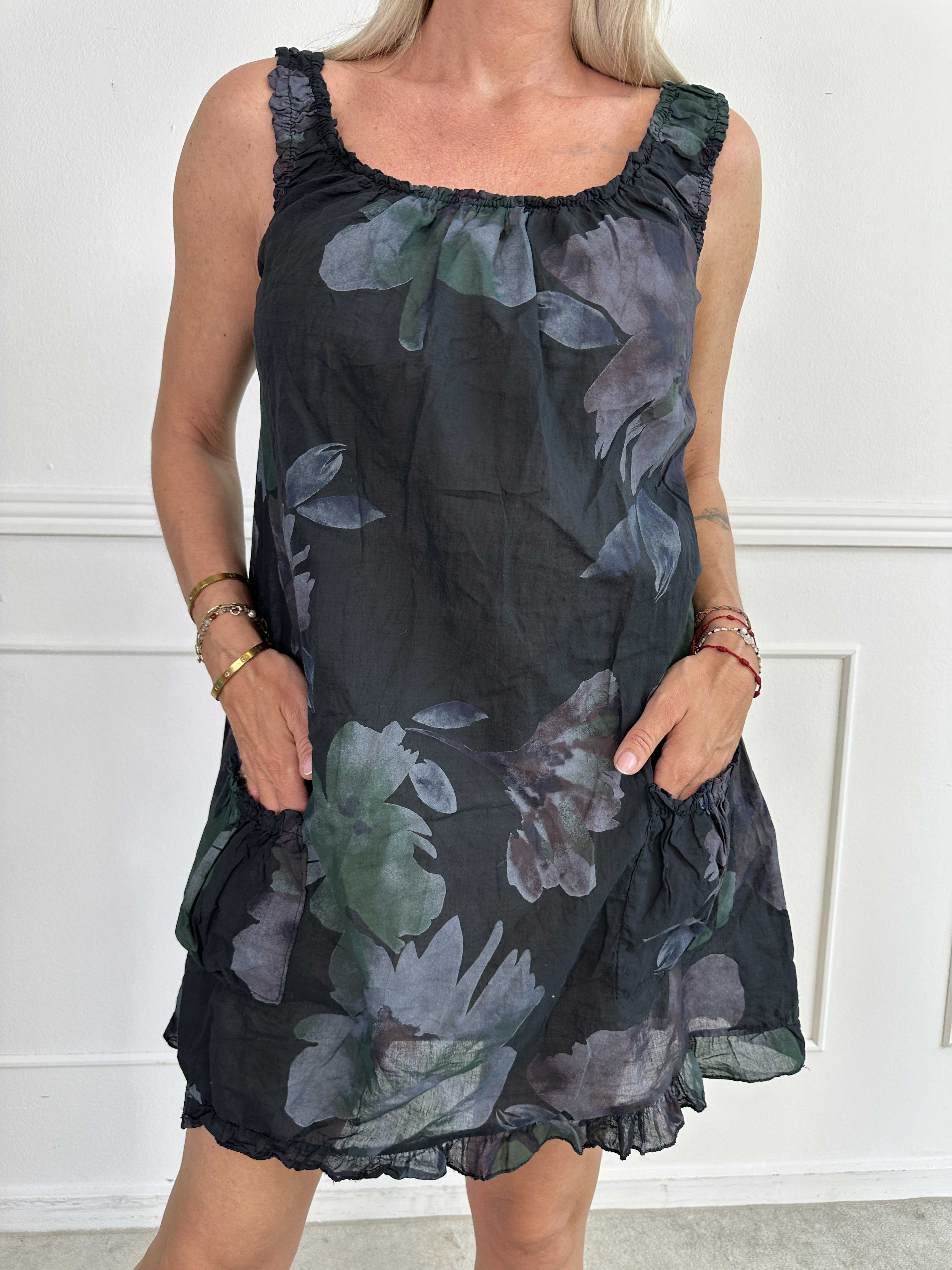 Achlys - Let og luftig tunikakjole med blomsterprint