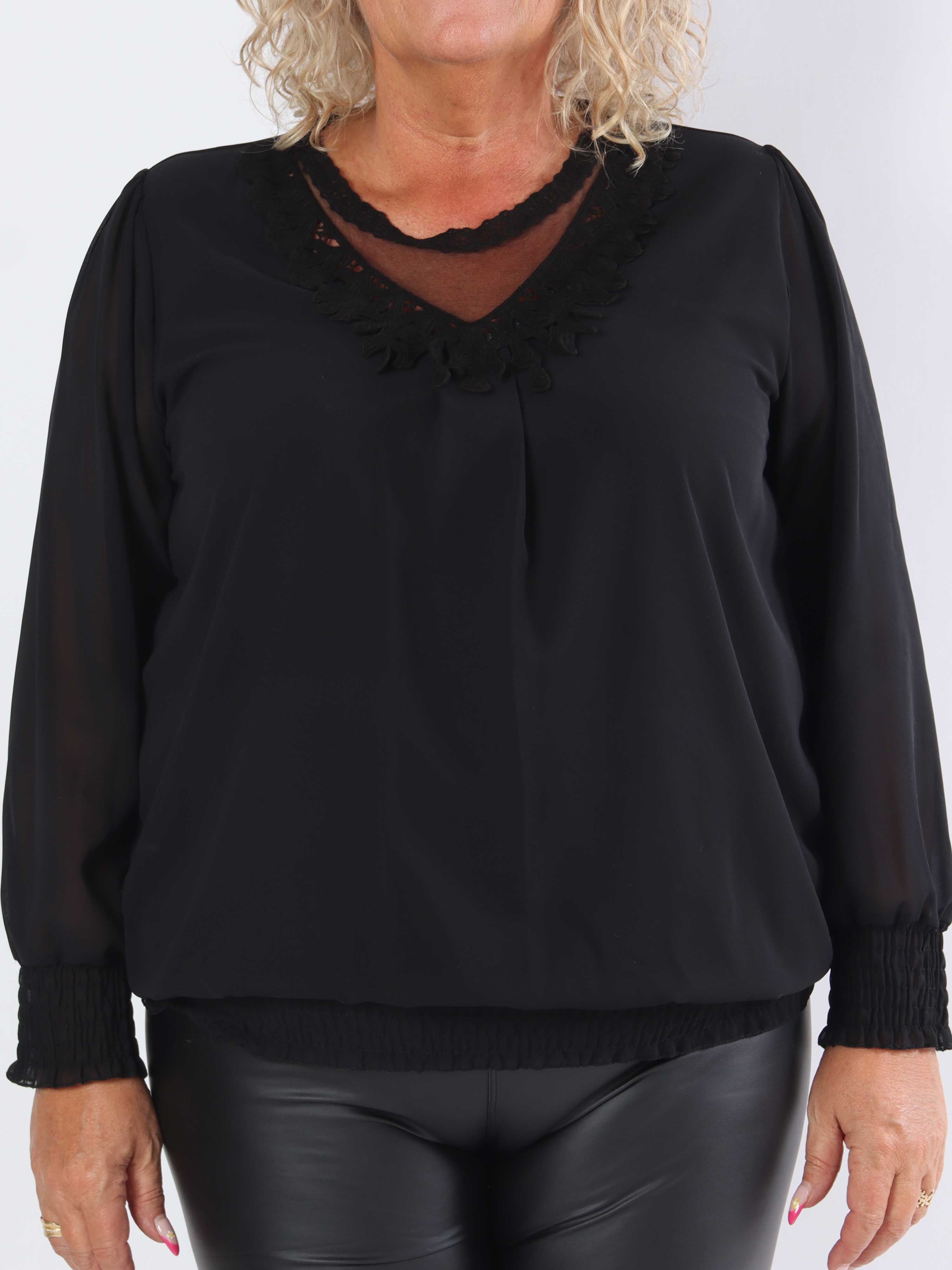 Addison - Plus size tunika i chiffon med detaljer i udskæringen