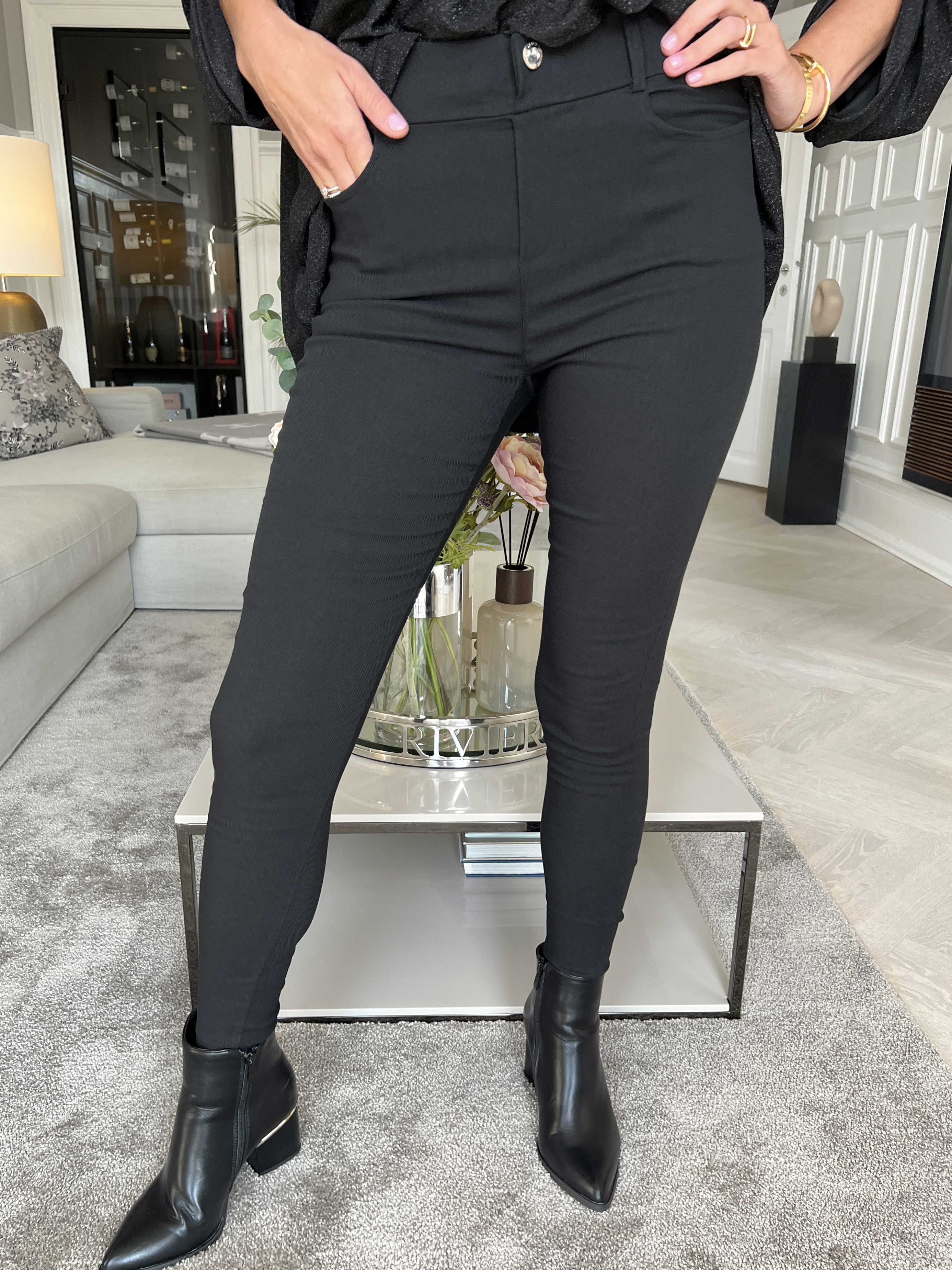 Adelita - Sorte simple bukser med elastikkant i livet