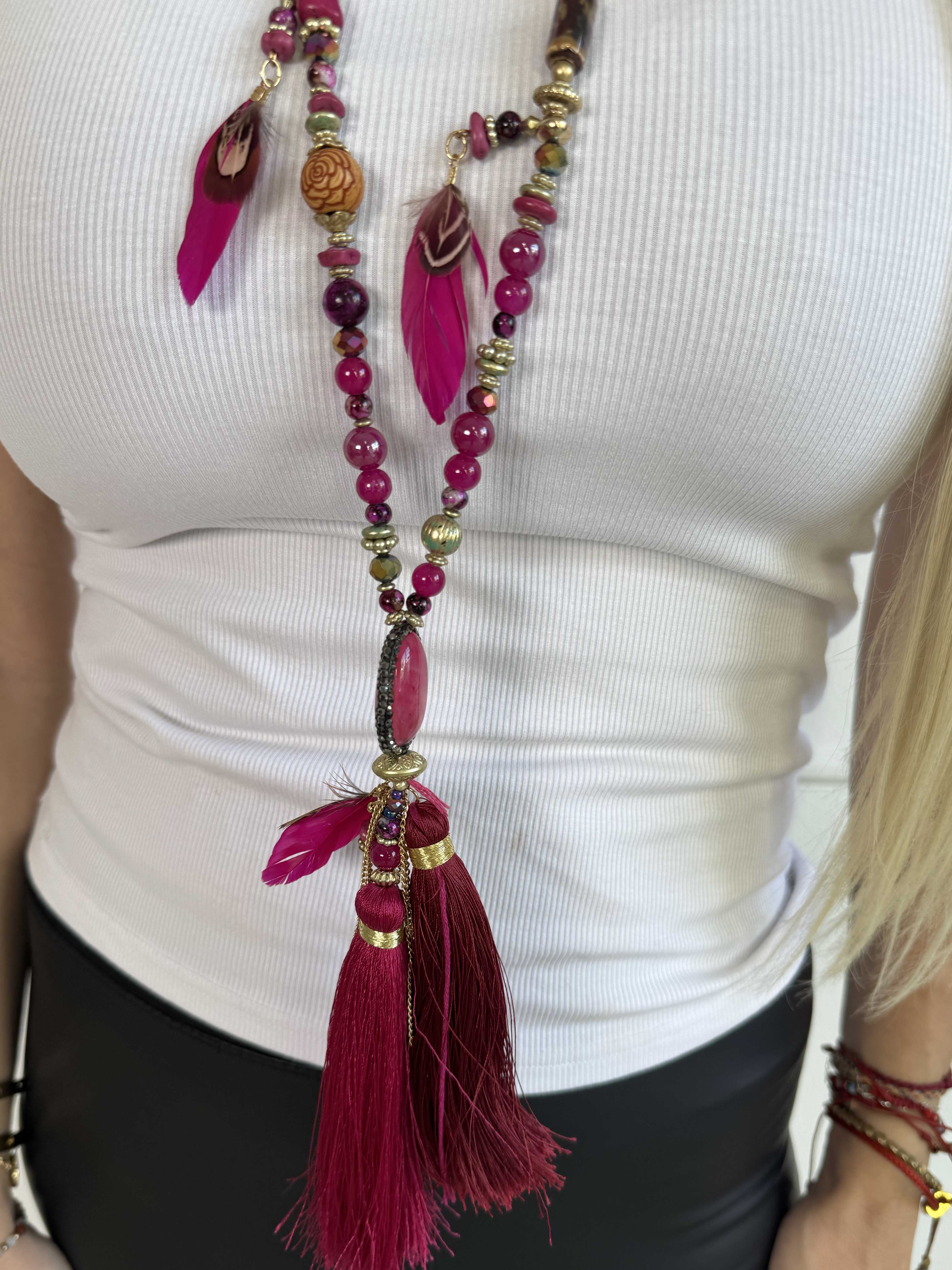 Afia - Perlekæde med fjer og kvast