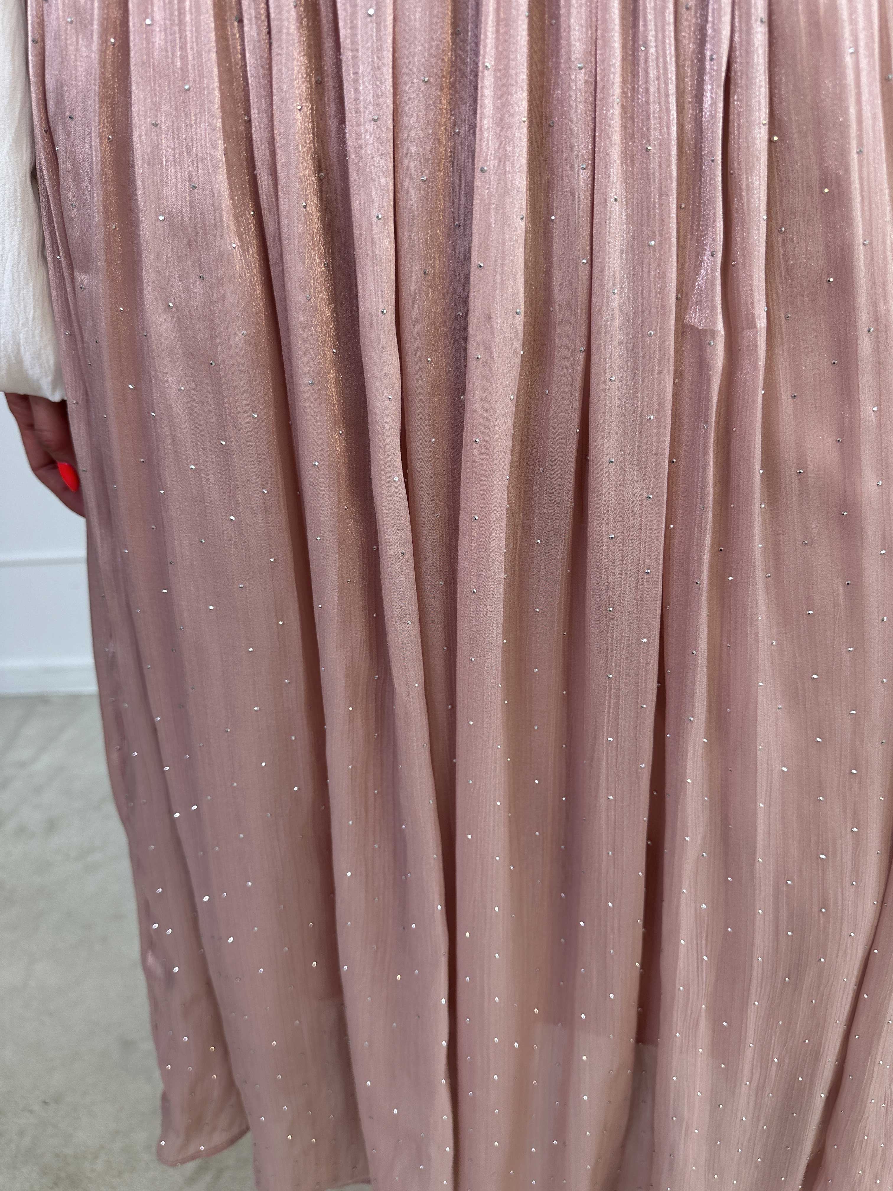 Afrodite - Feminin nederdel i shiny stof med similisten