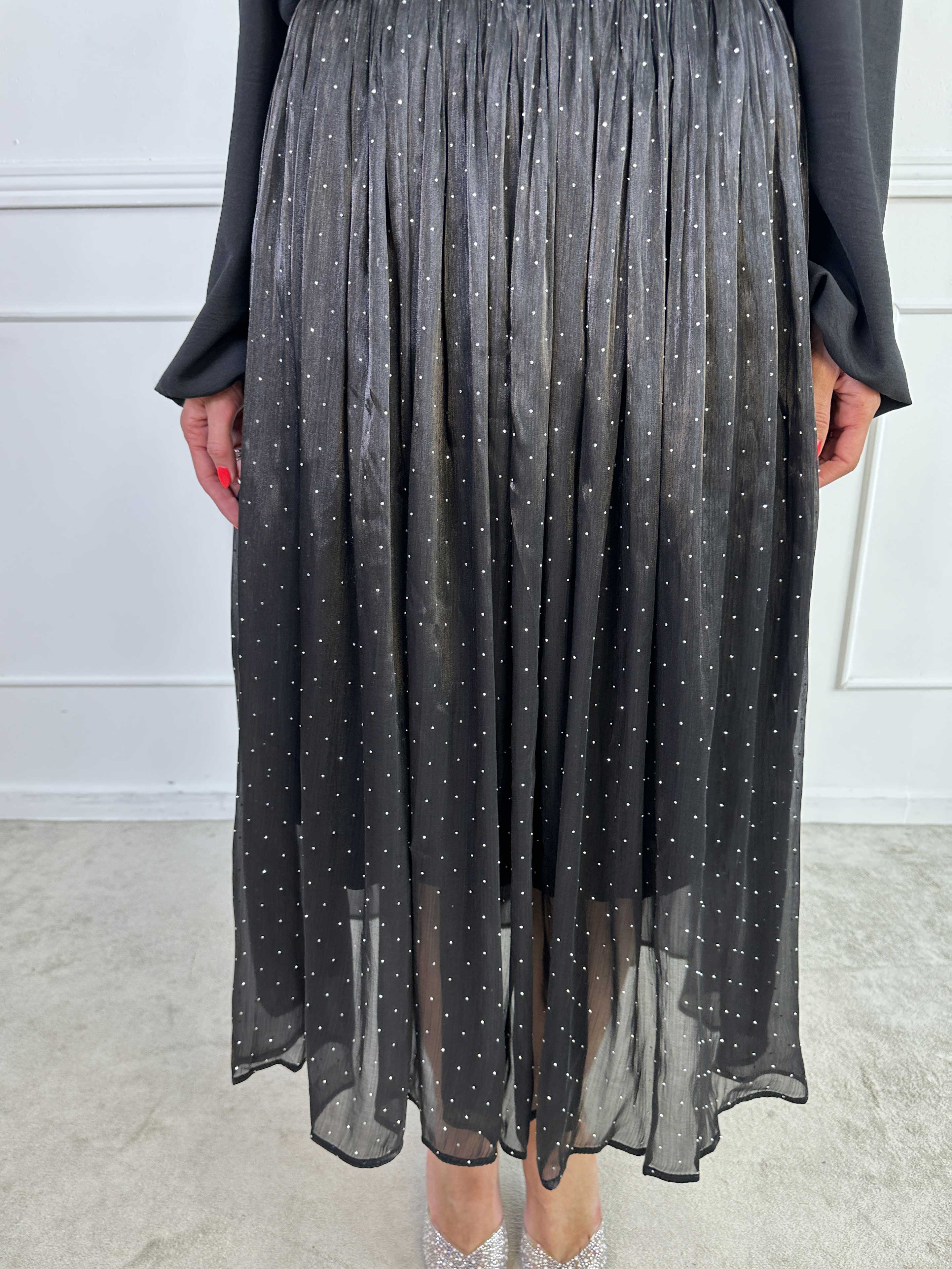 Afrodite - Feminin nederdel i shiny stof med similisten