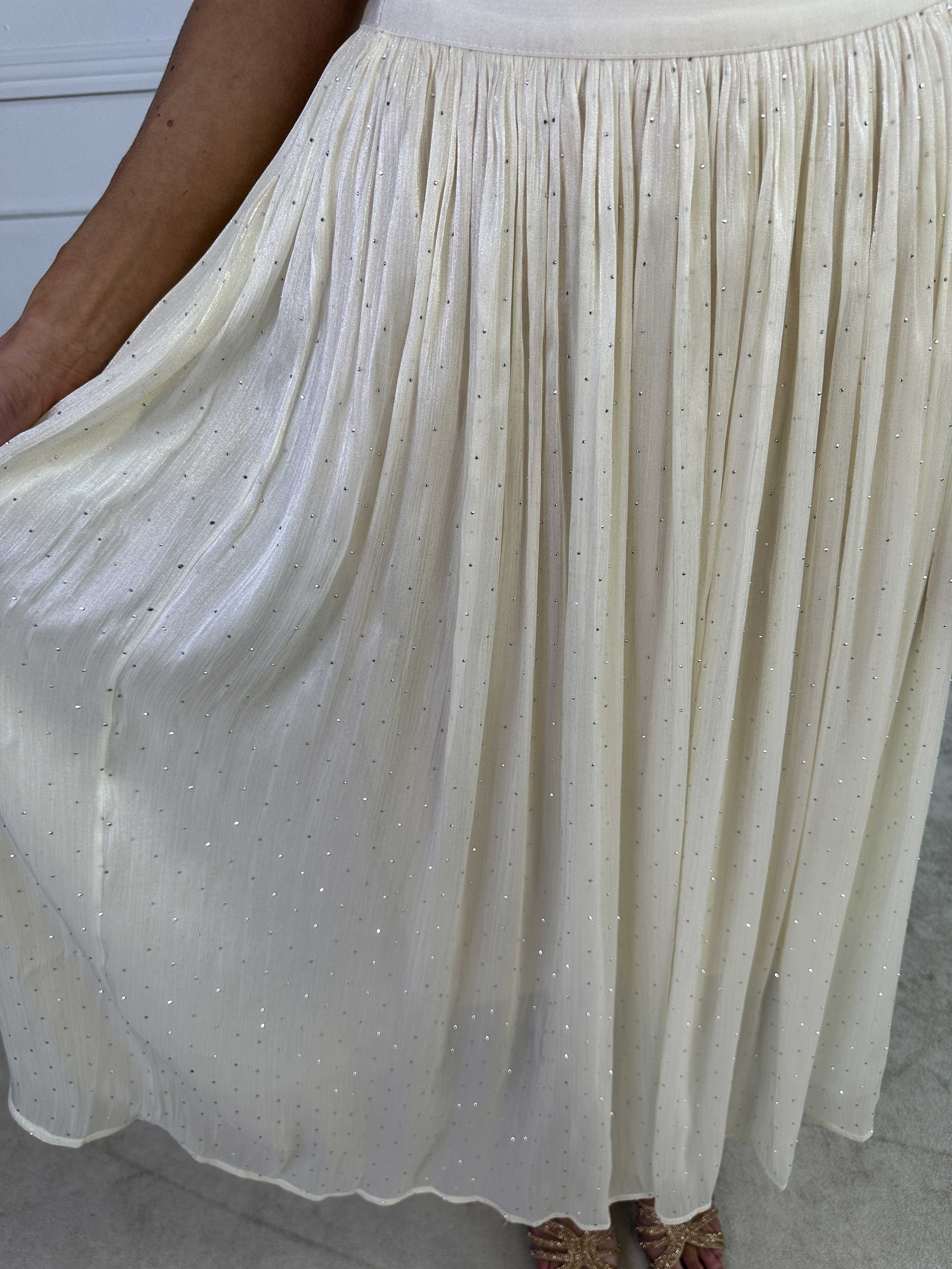 Afrodite - Feminin nederdel i shiny stof med similisten