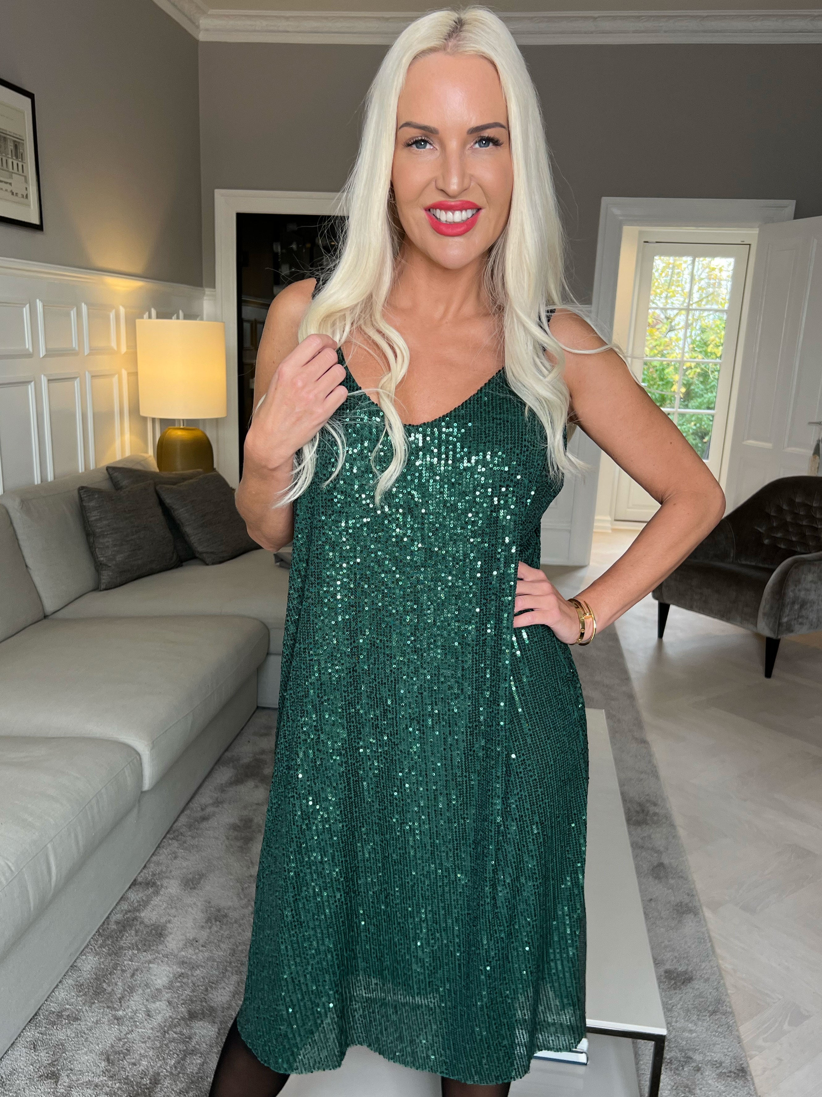 Agathe - Fin pailletkjole med blondestropper