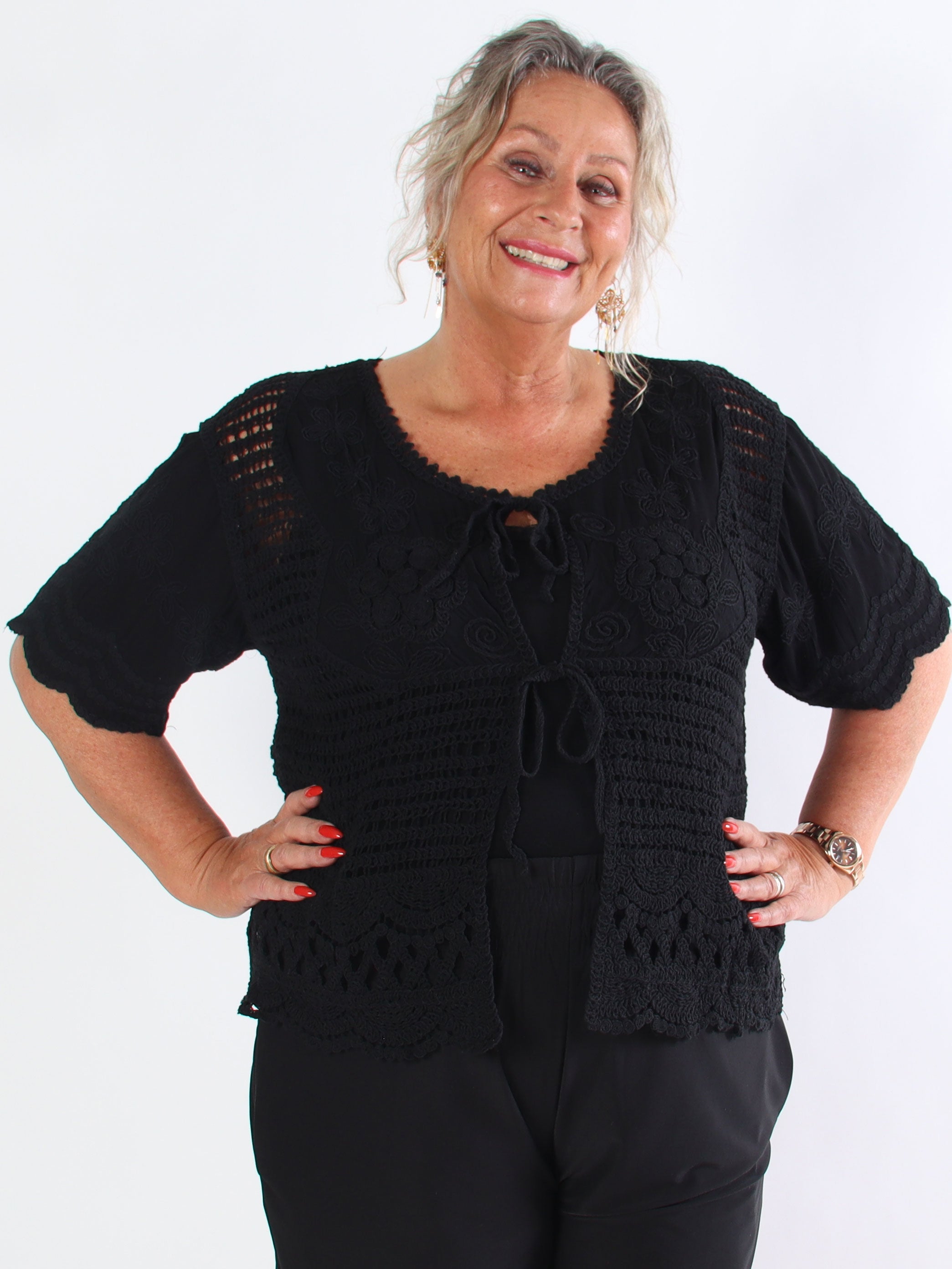 Agnes - Kort hæklet plus size cardigan i bomuld