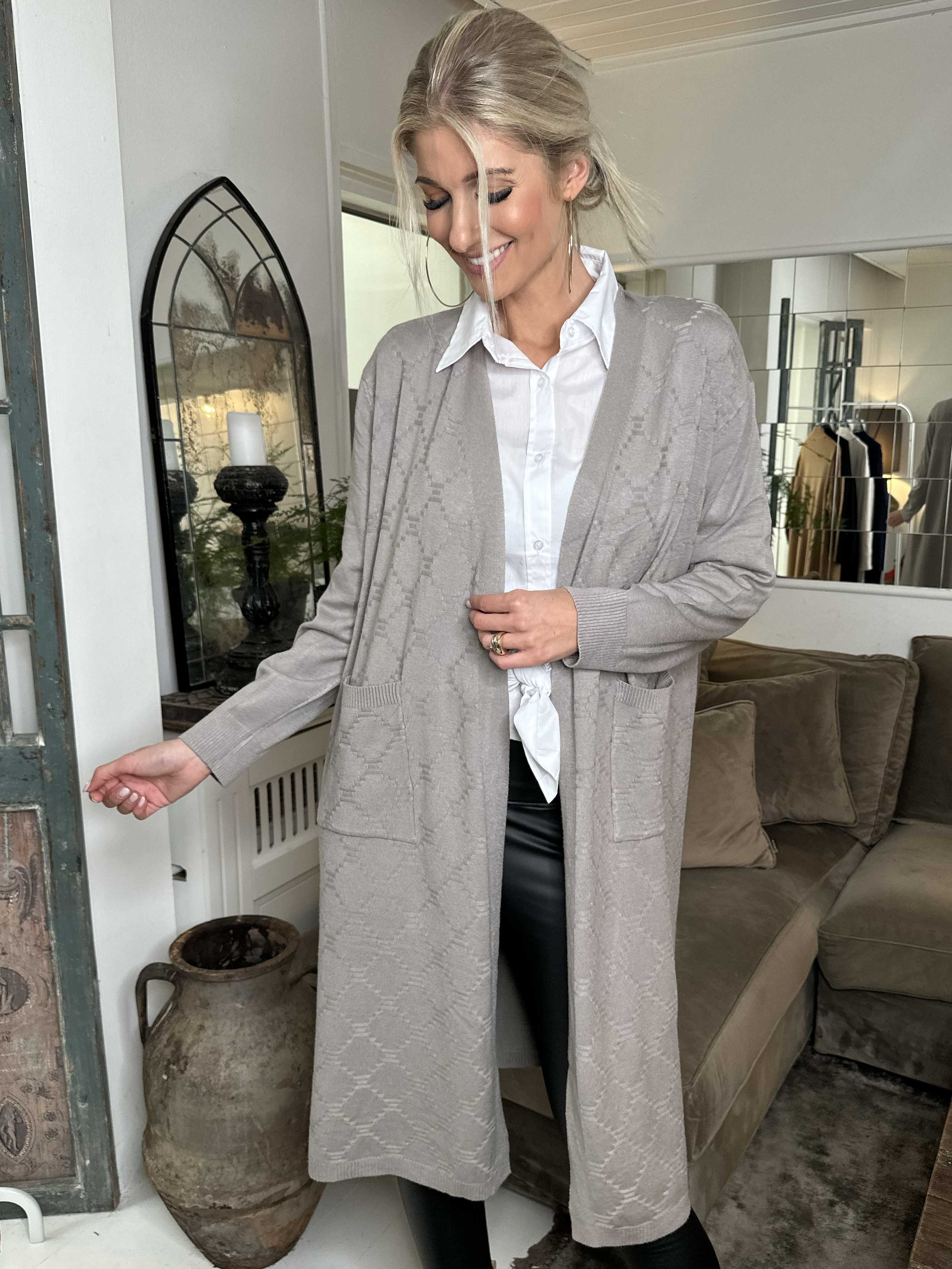 Agnesa - Lang strikcardigan med lommer