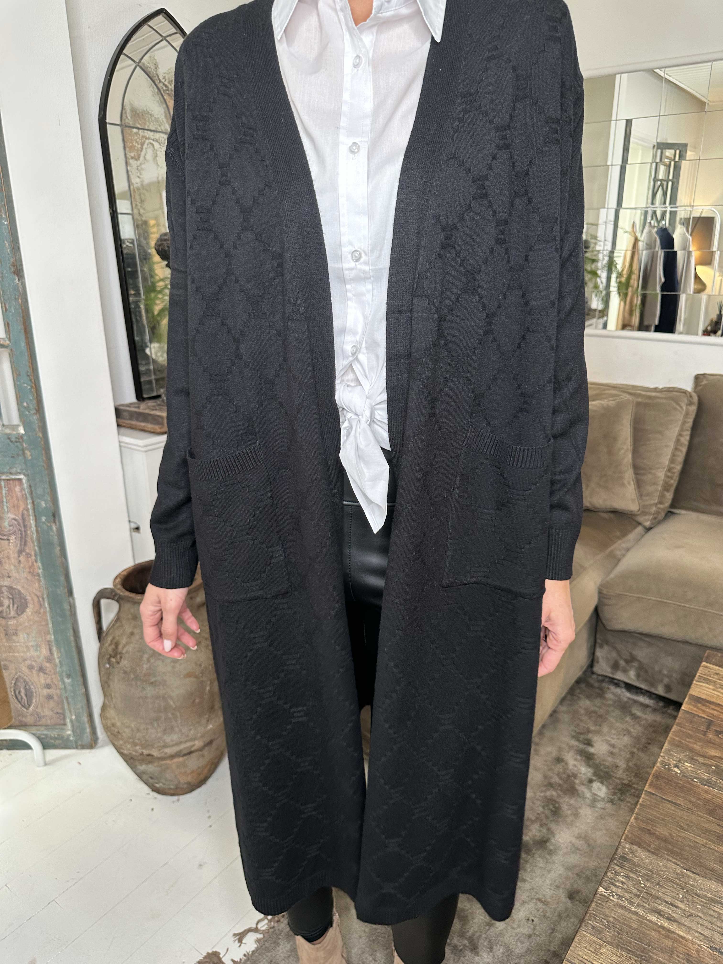 Agnesa - Lang plus size strikcardigan med lommer