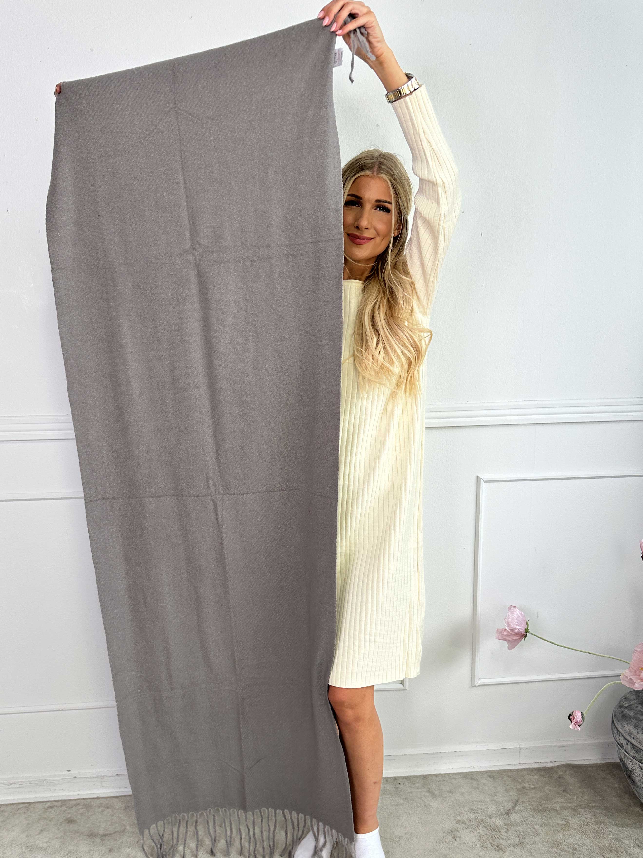 Ailany - Ensfarvet tørklæde i viskose og uld