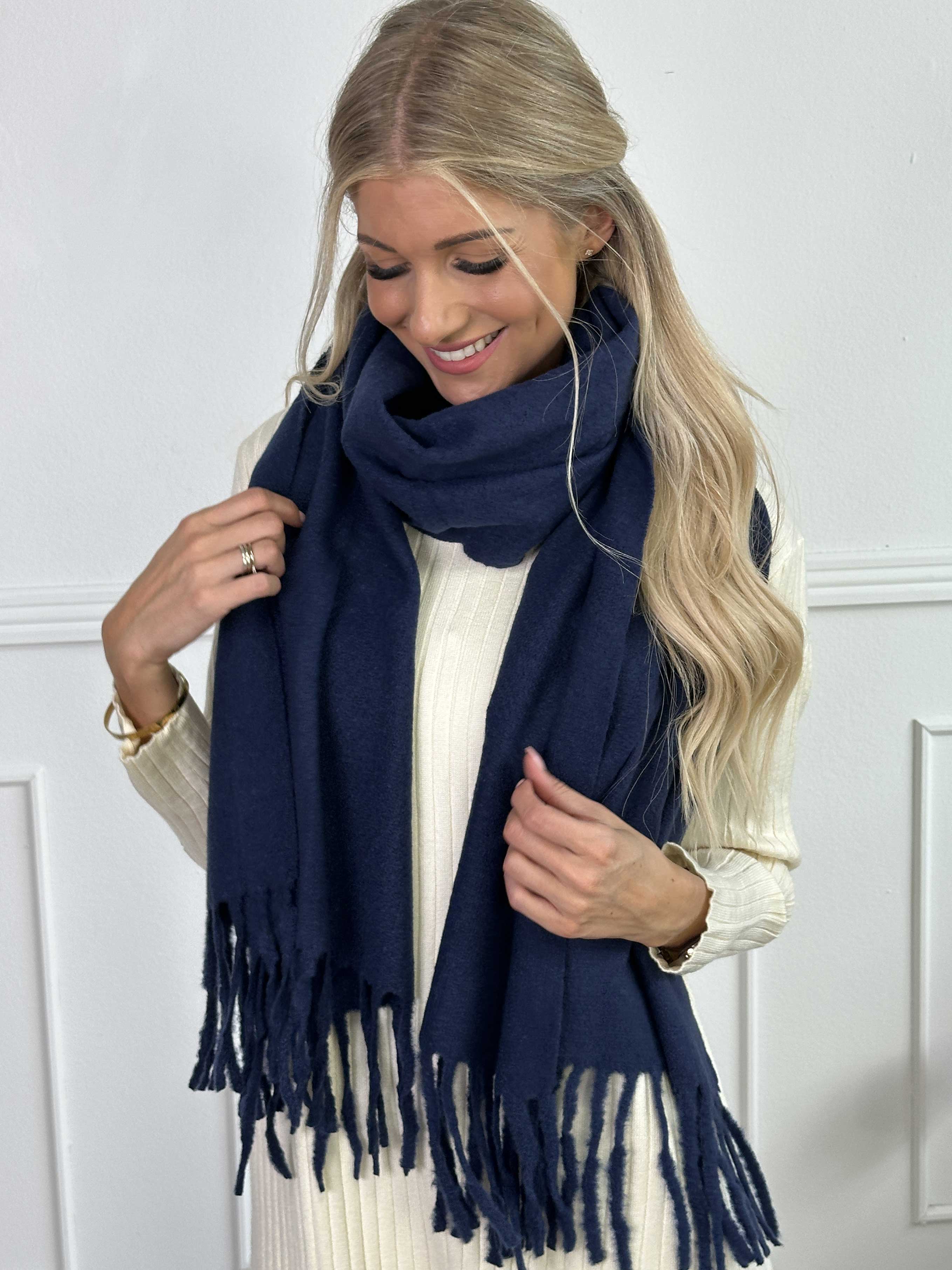 Ailany - Ensfarvet tørklæde i viskose og uld