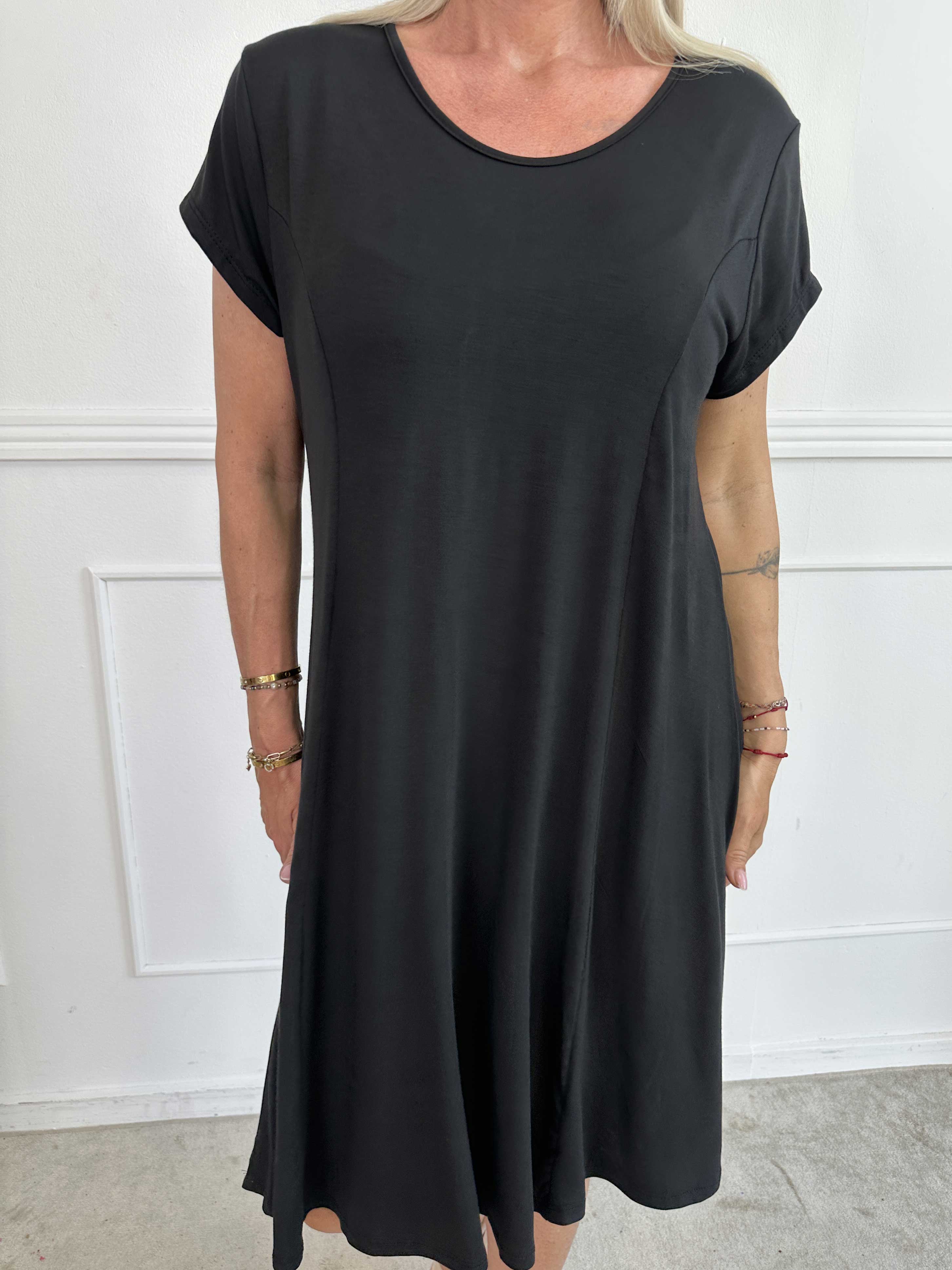 Alcippe - Ensfarvet viskose kjole i a-facon