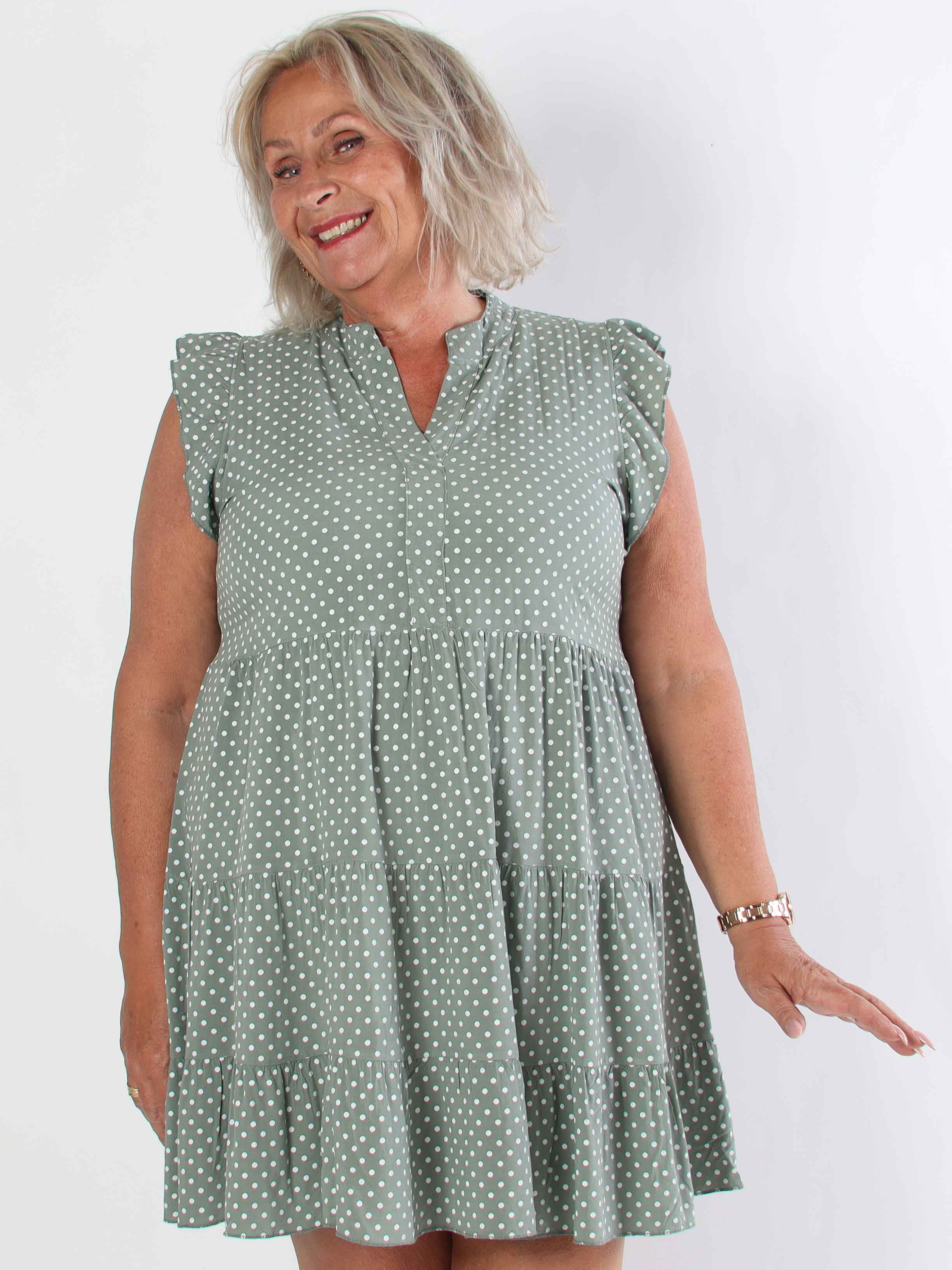 Alcmene Dot - Sød kjole i viskose med prikker og flæseærmer