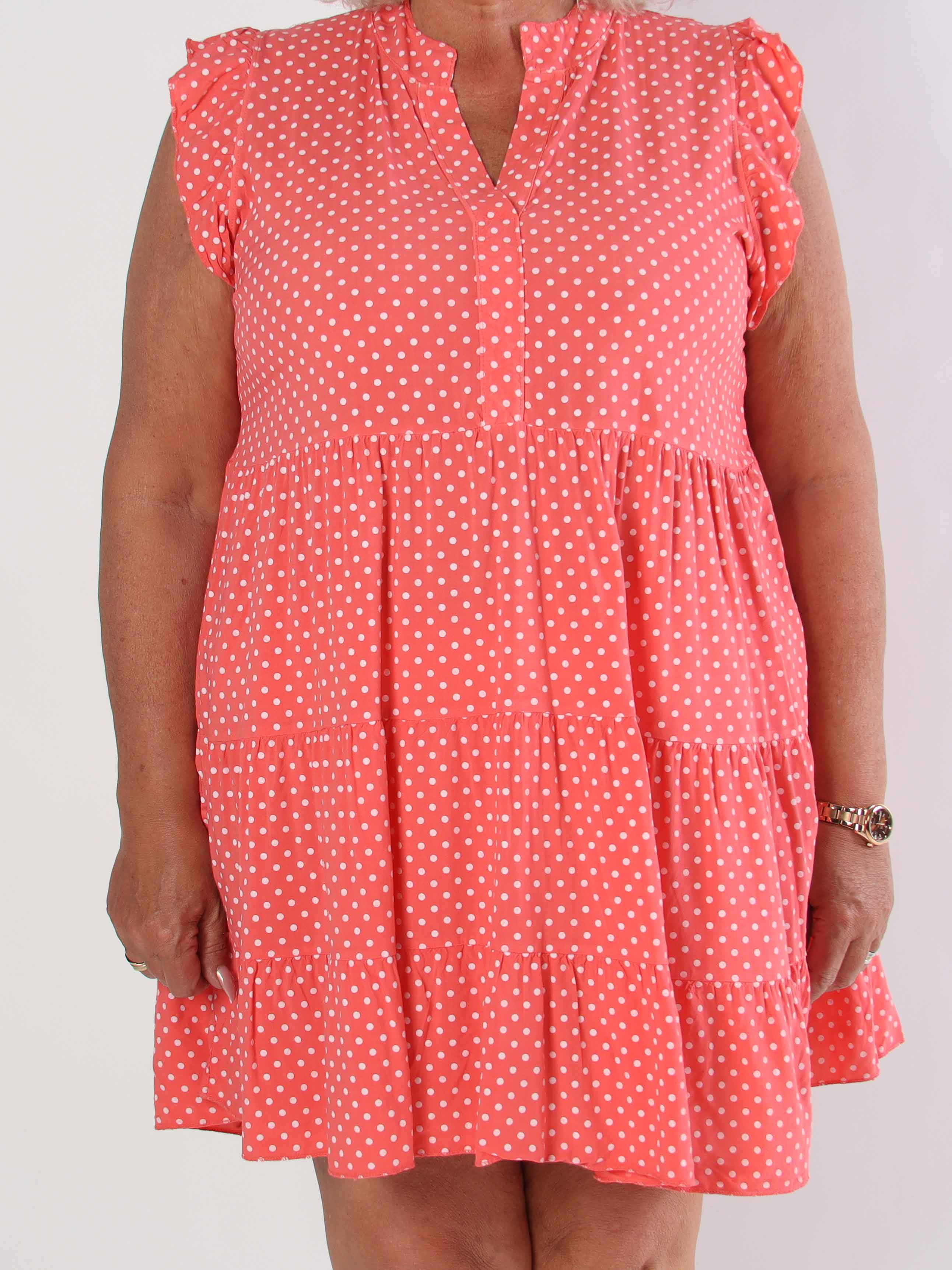 Alcmene Dot - Sød kjole i viskose med prikker og flæseærmer