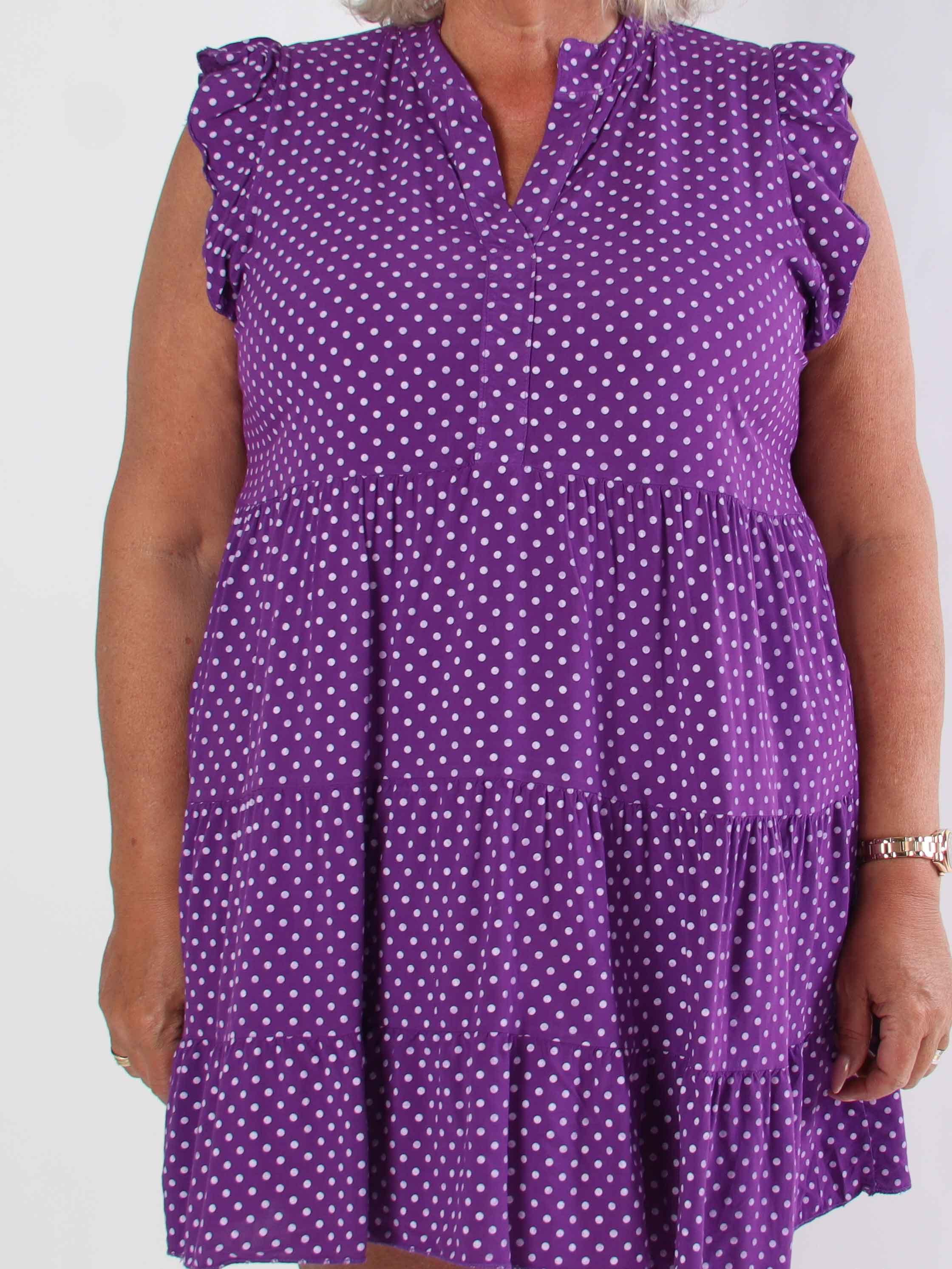 Alcmene Dot - Sød kjole i viskose med prikker og flæseærmer