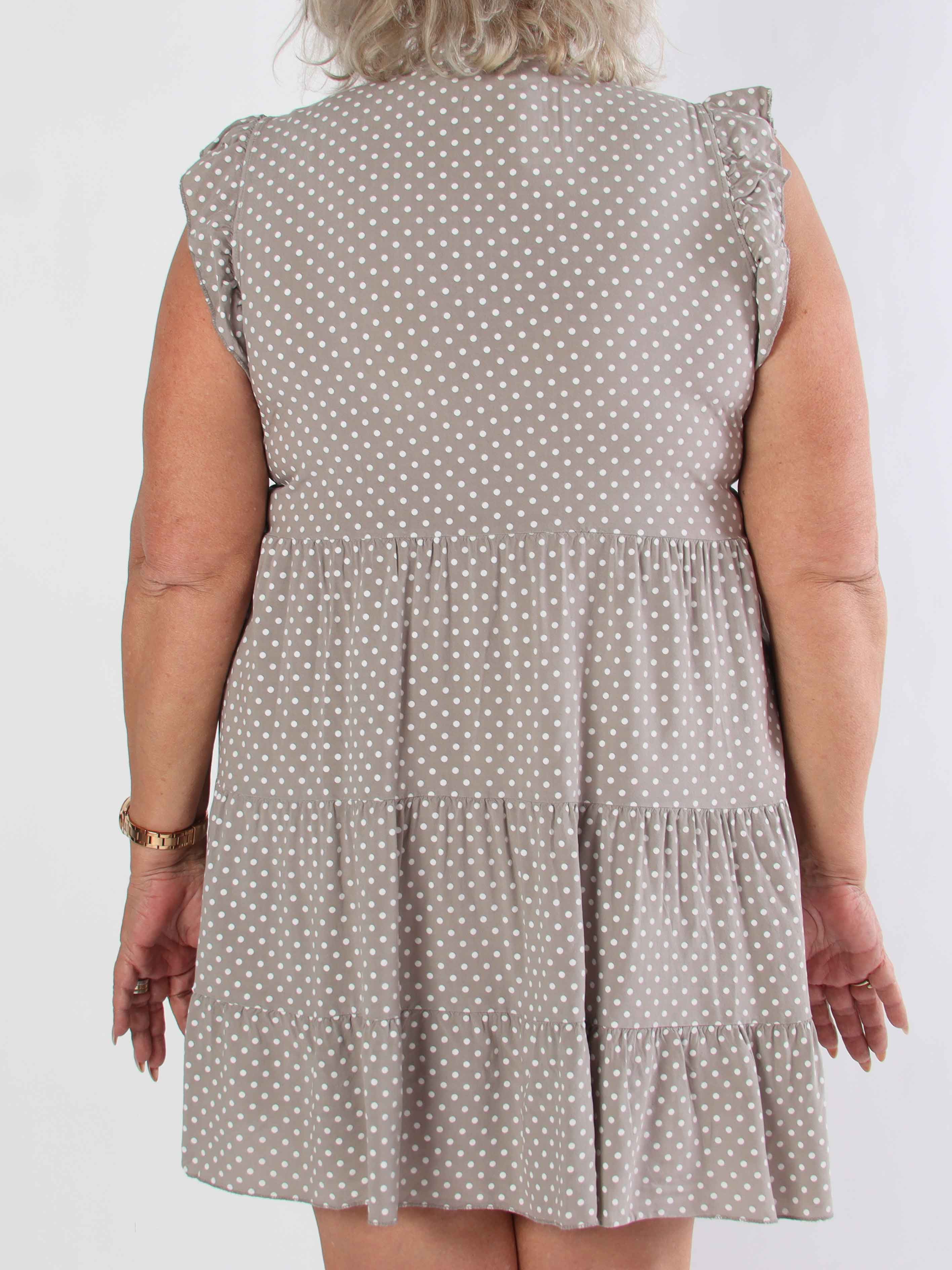 Alcmene Dot - Sød kjole i viskose med prikker og flæseærmer
