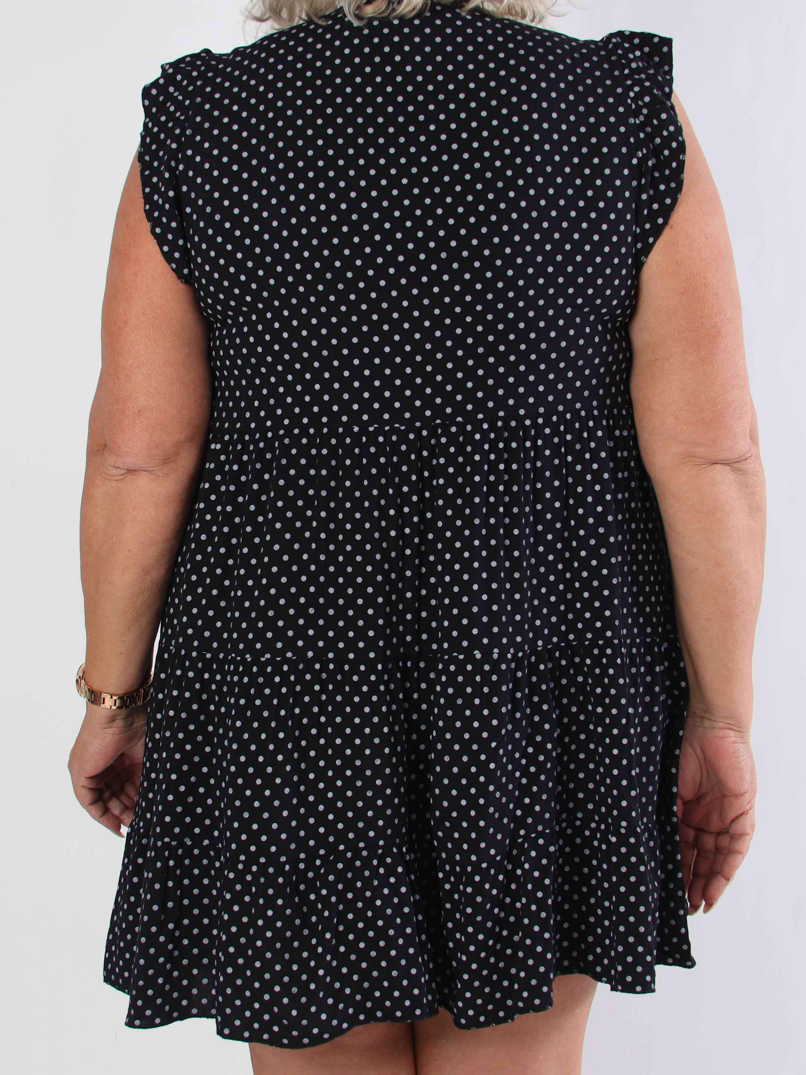 Alcmene Dot - Sød kjole i viskose med prikker og flæseærmer