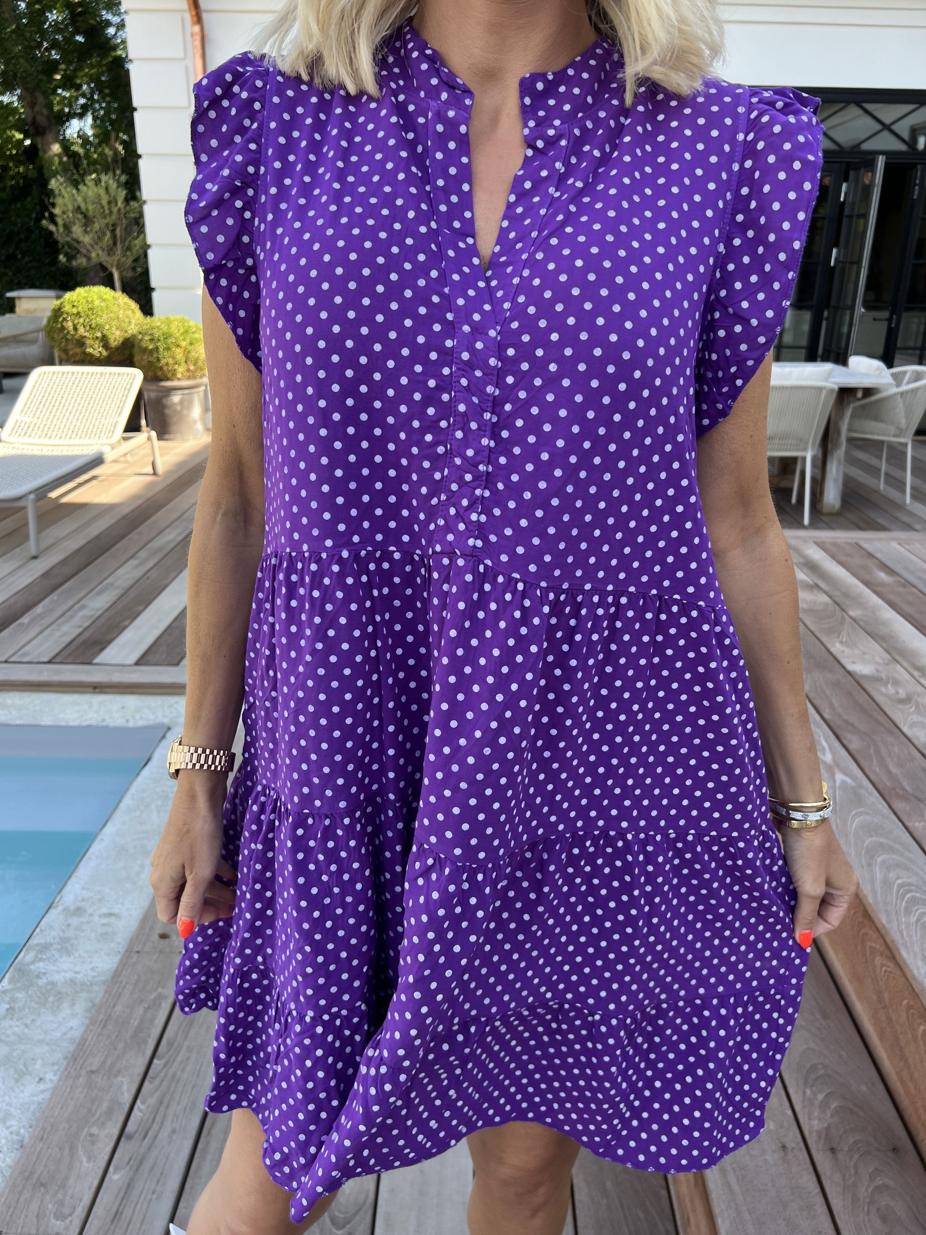 Alcmene Dot - Sød kjole i viskose med prikker og flæseærmer