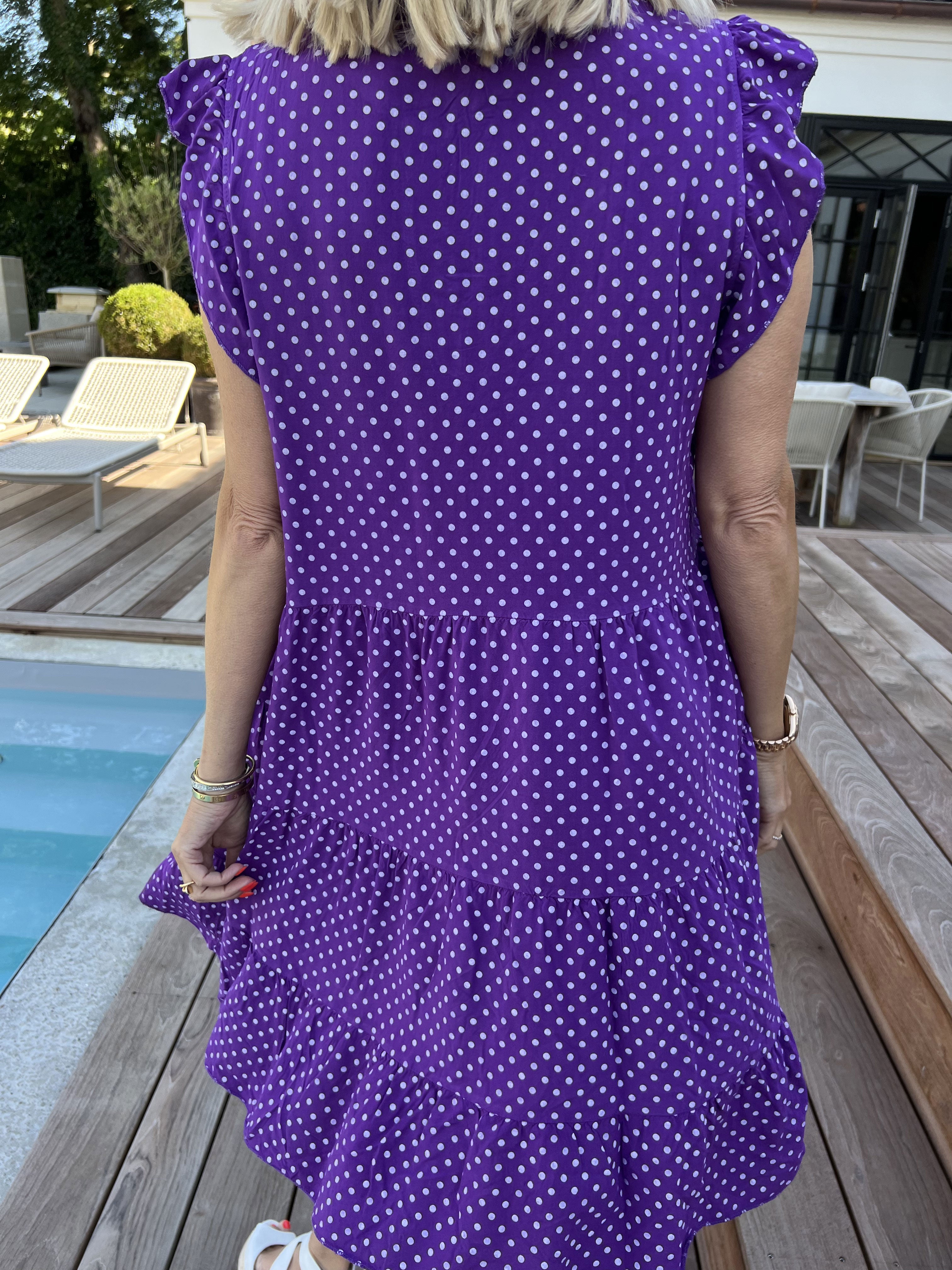 Alcmene Dot - Sød kjole i viskose med prikker og flæseærmer