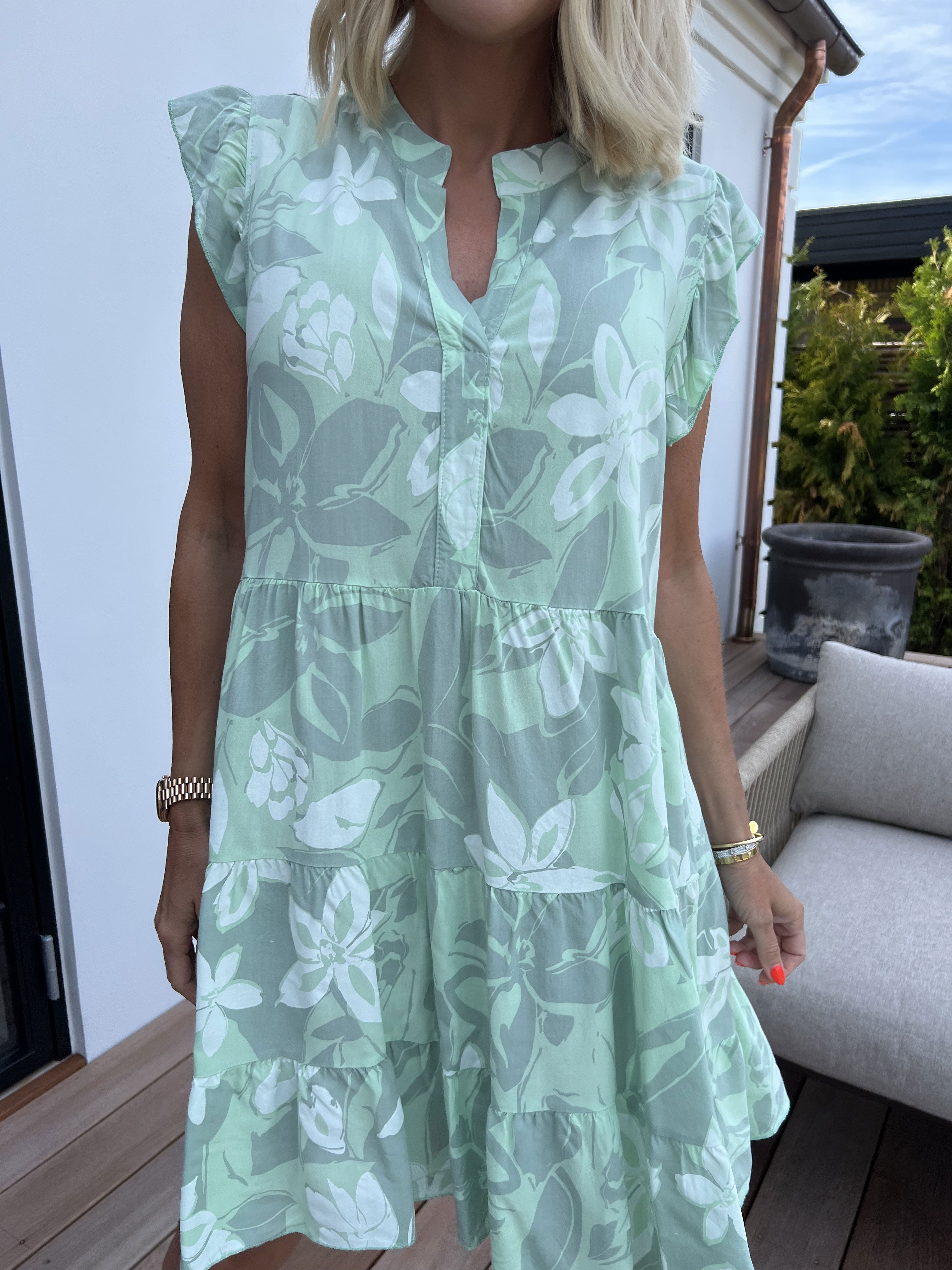 Alcmene Flower - Sød viskose tunikakjole med flæser