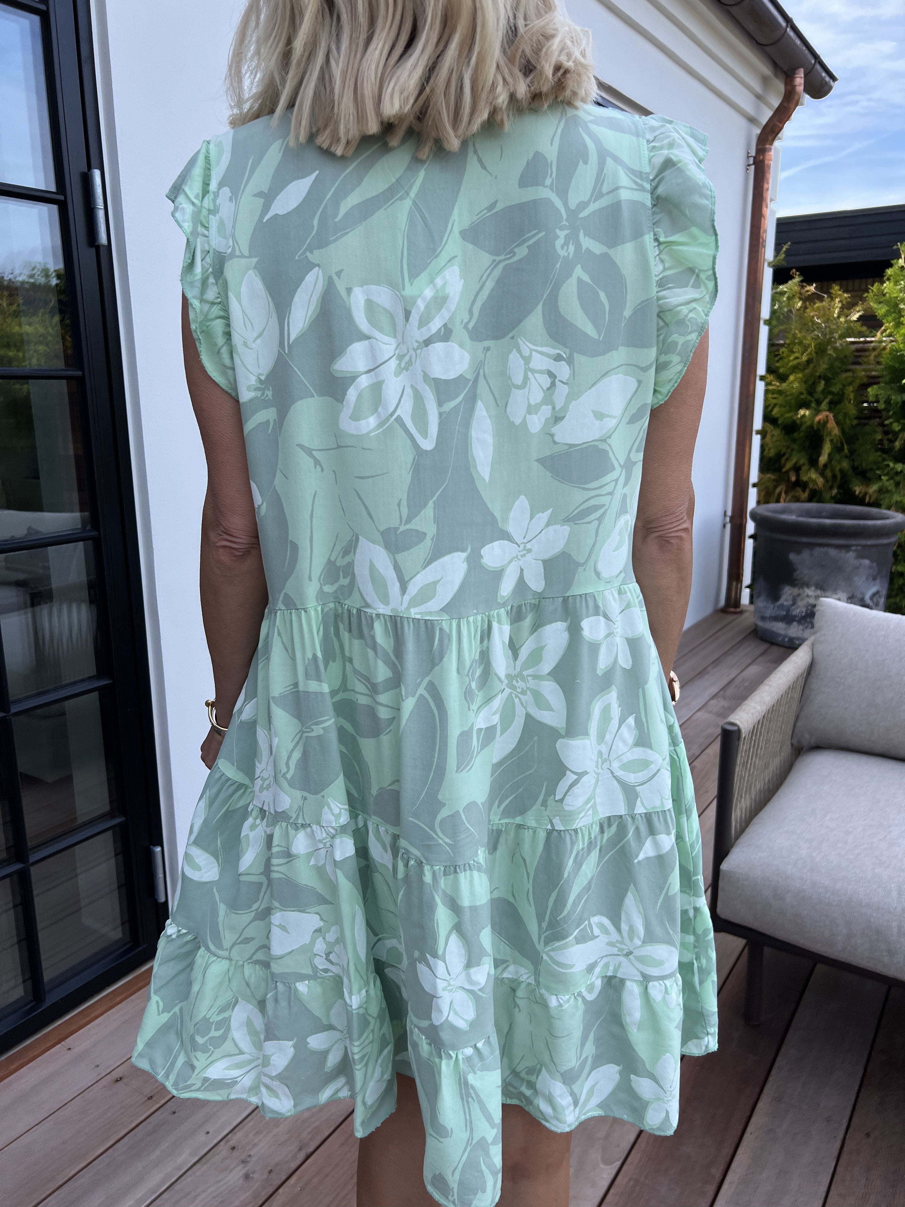 Alcmene Flower - Sød viskose tunikakjole med flæser