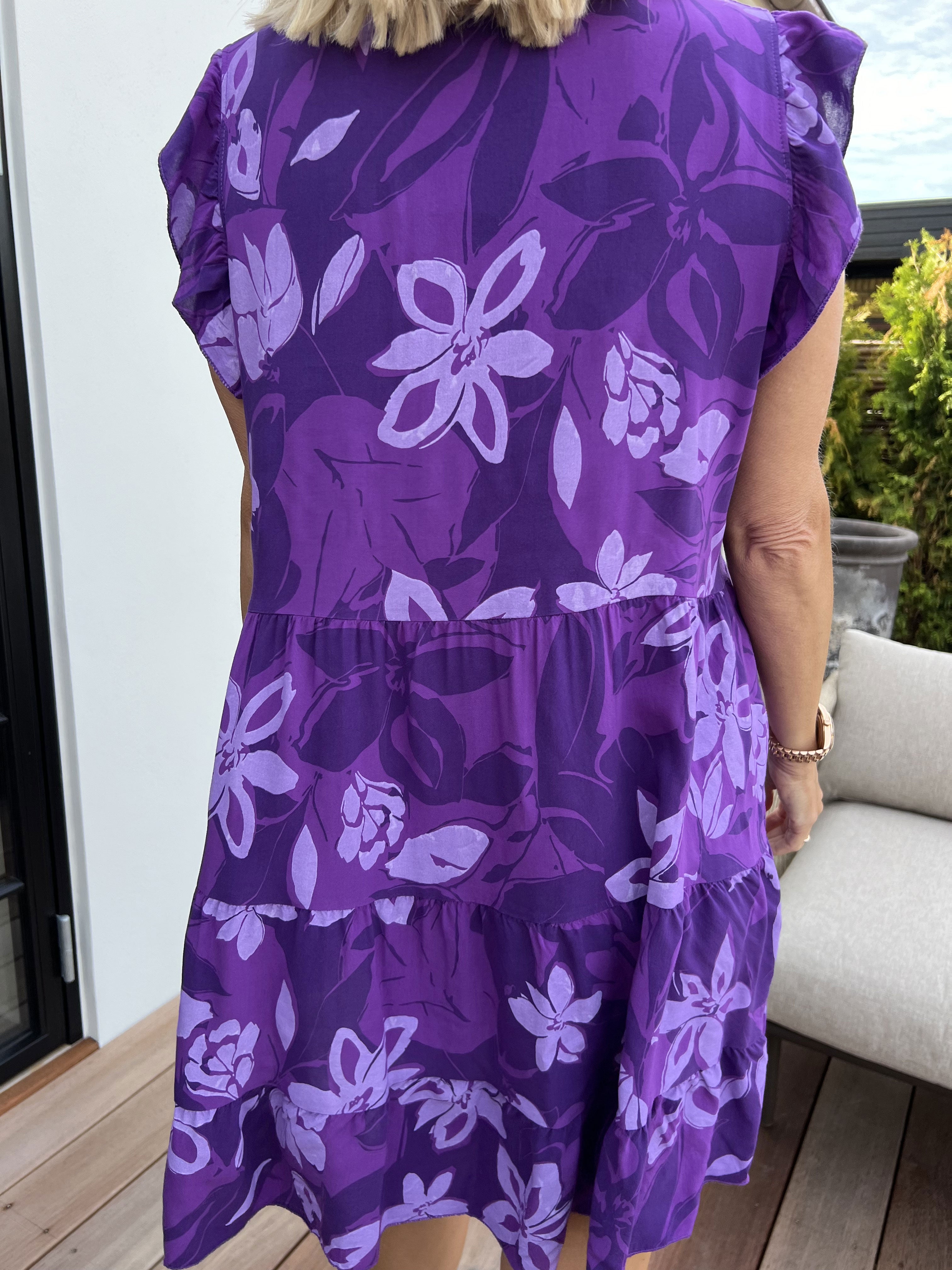 Alcmene Flower - Sød viskose tunikakjole med flæser