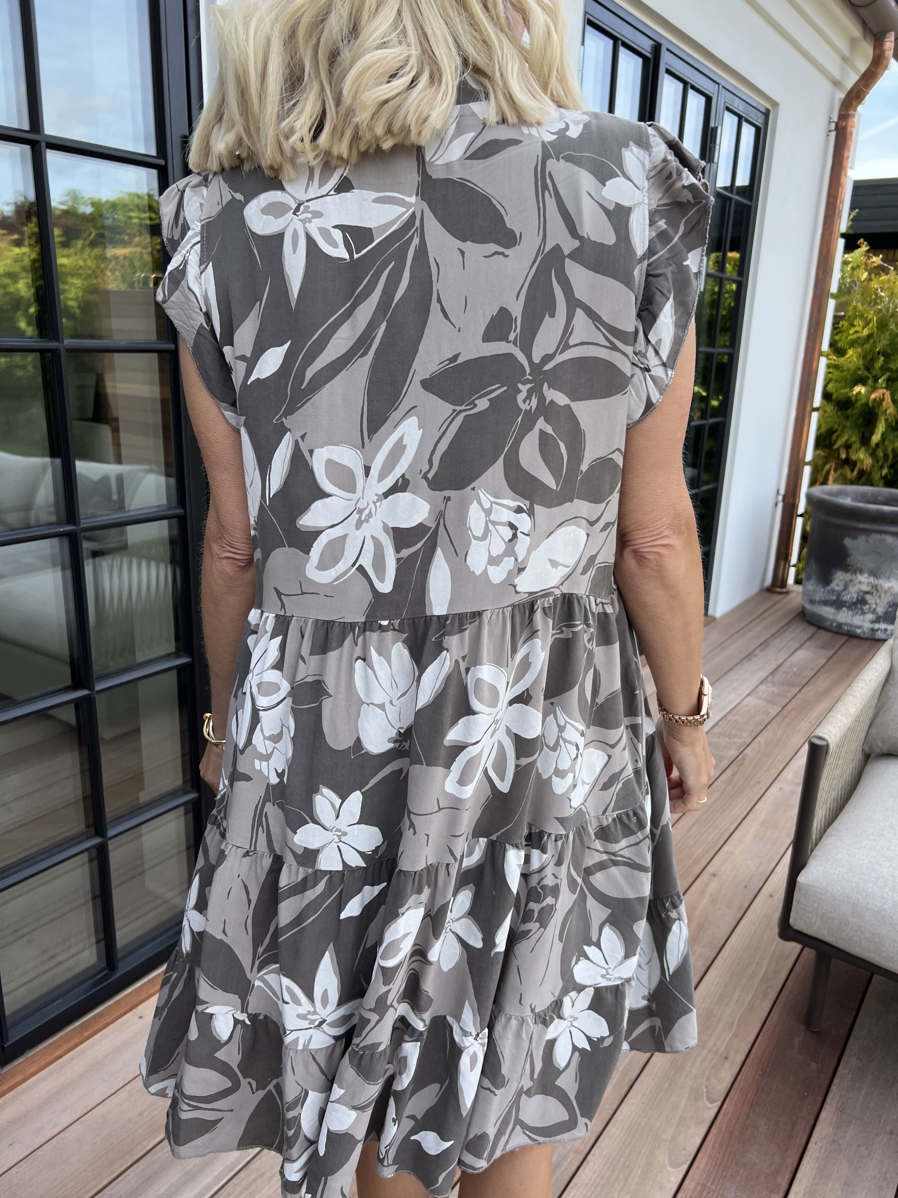 Alcmene Flower - Sød viskose tunikakjole med flæser