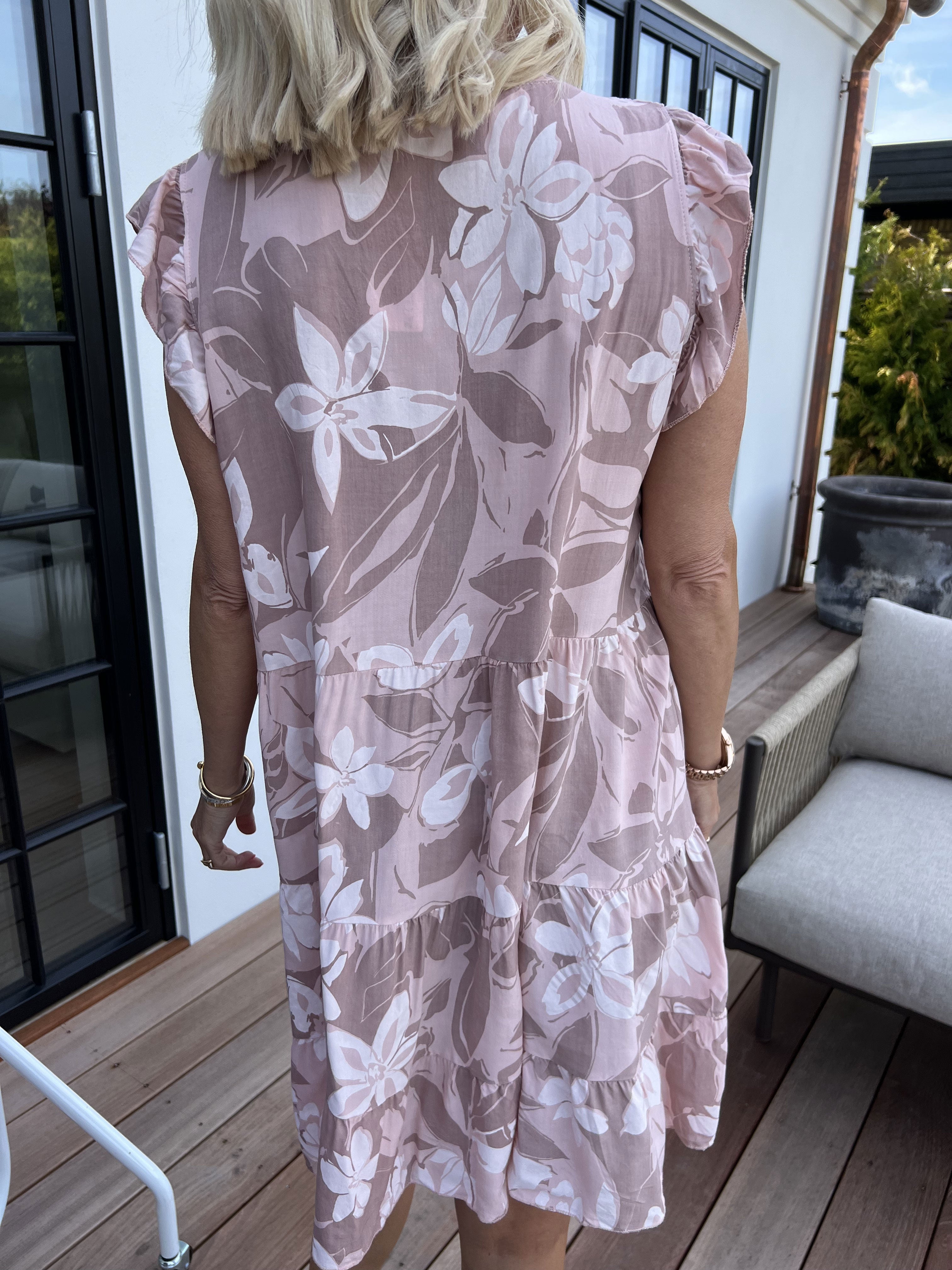 Alcmene Flower - Sød viskose tunikakjole med flæser