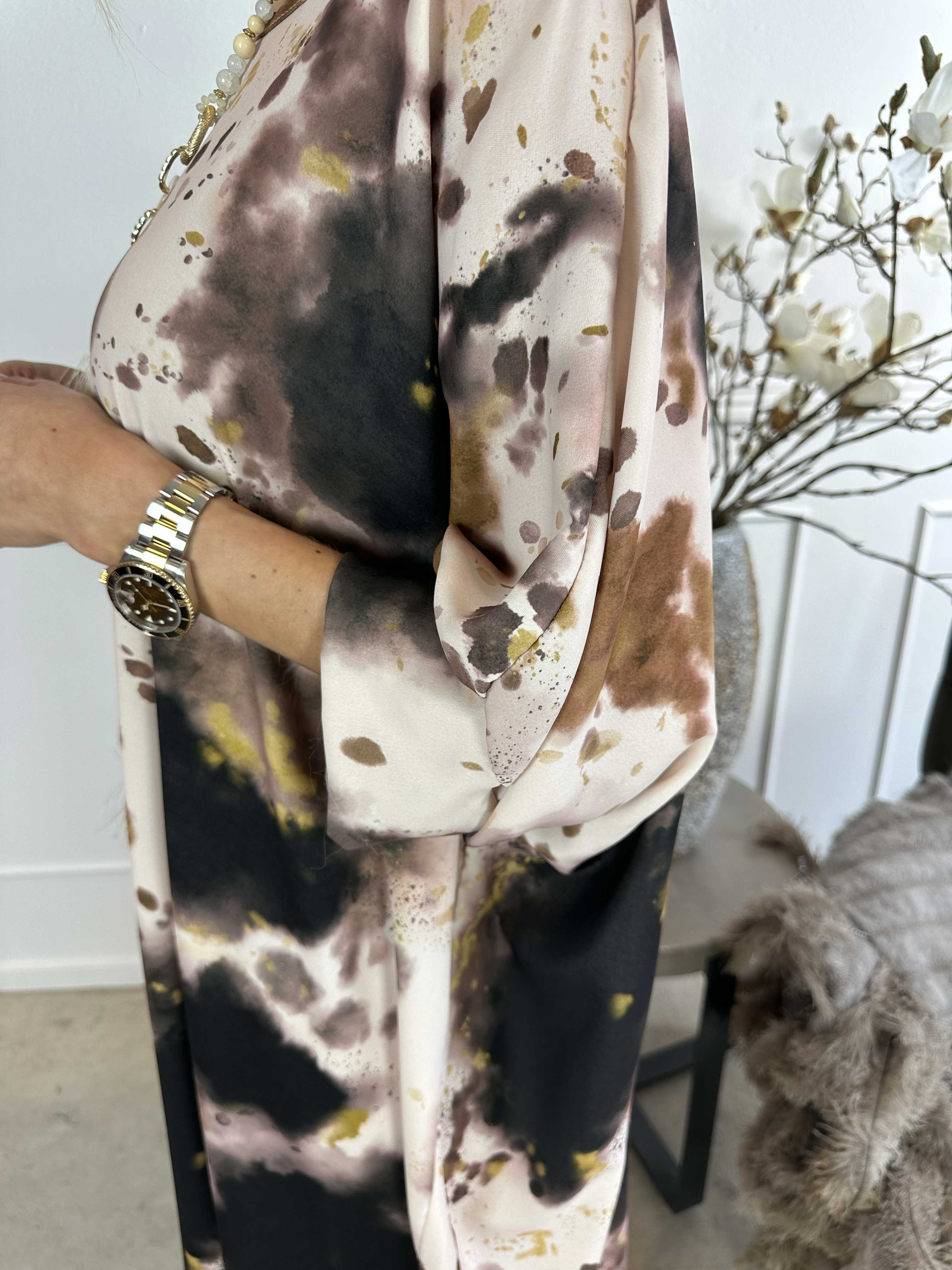 Alfrida - Batikmønstret kjole i løs pasform