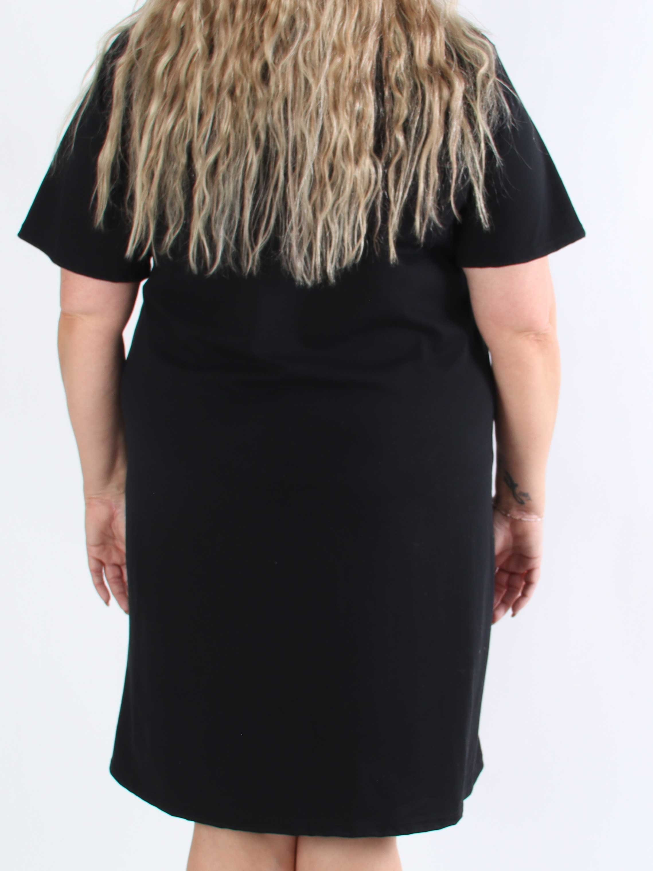 Alice - Plus size kjole i bomuld med Paris stående på brystet