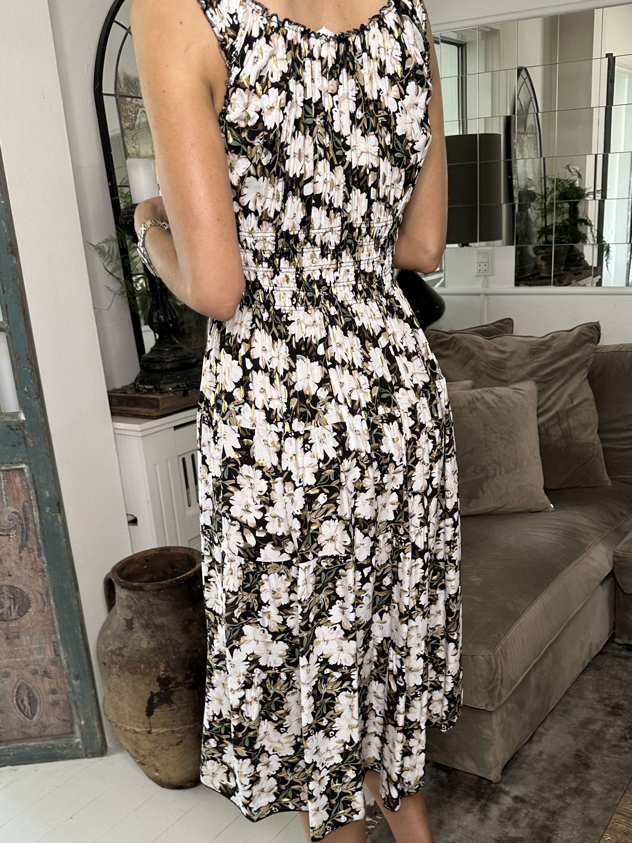 Alicia summer Short - Sød stropkjole med sommerblomster