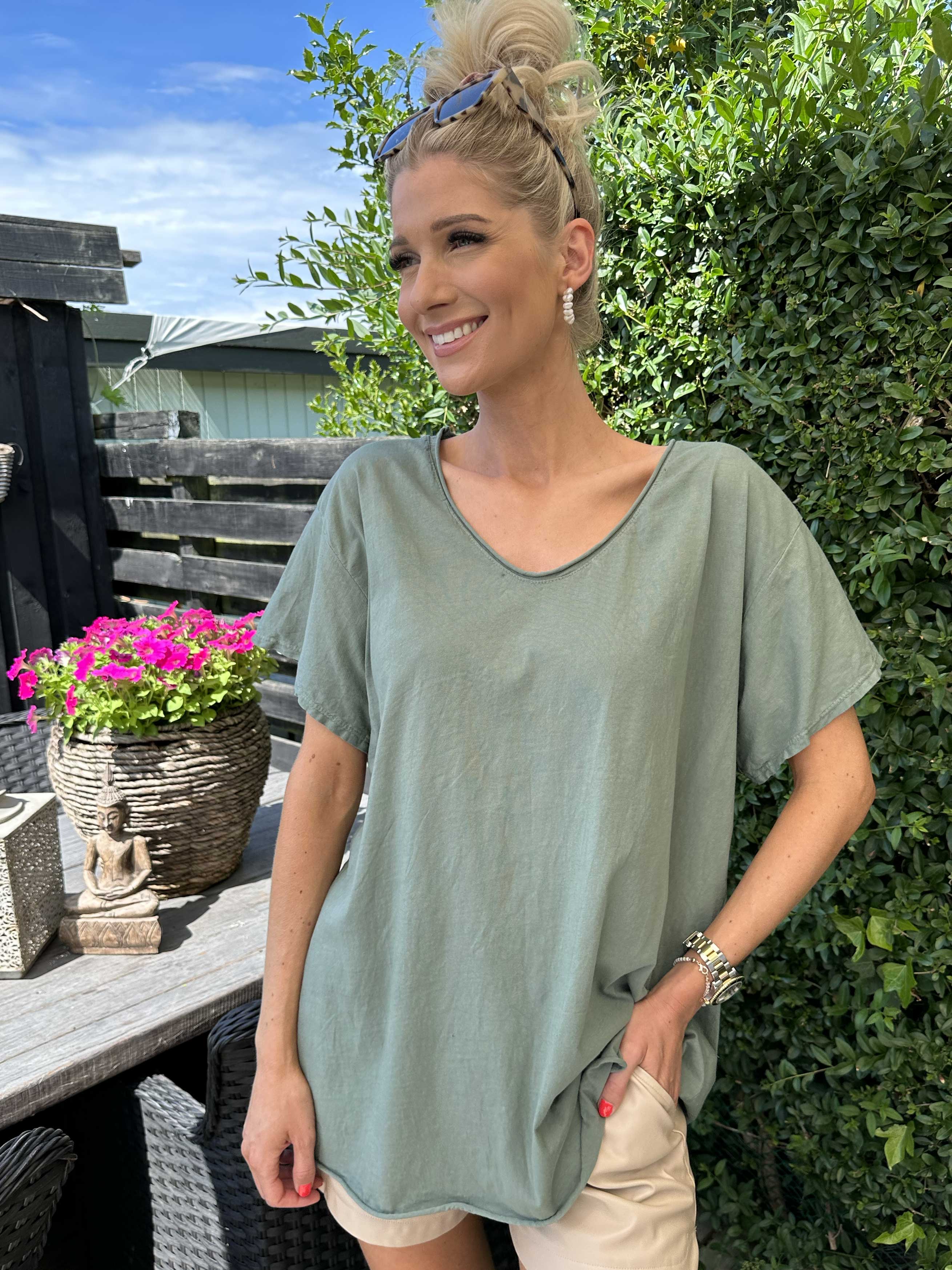 Alison - T-shirt i bomuld med v-udskæring