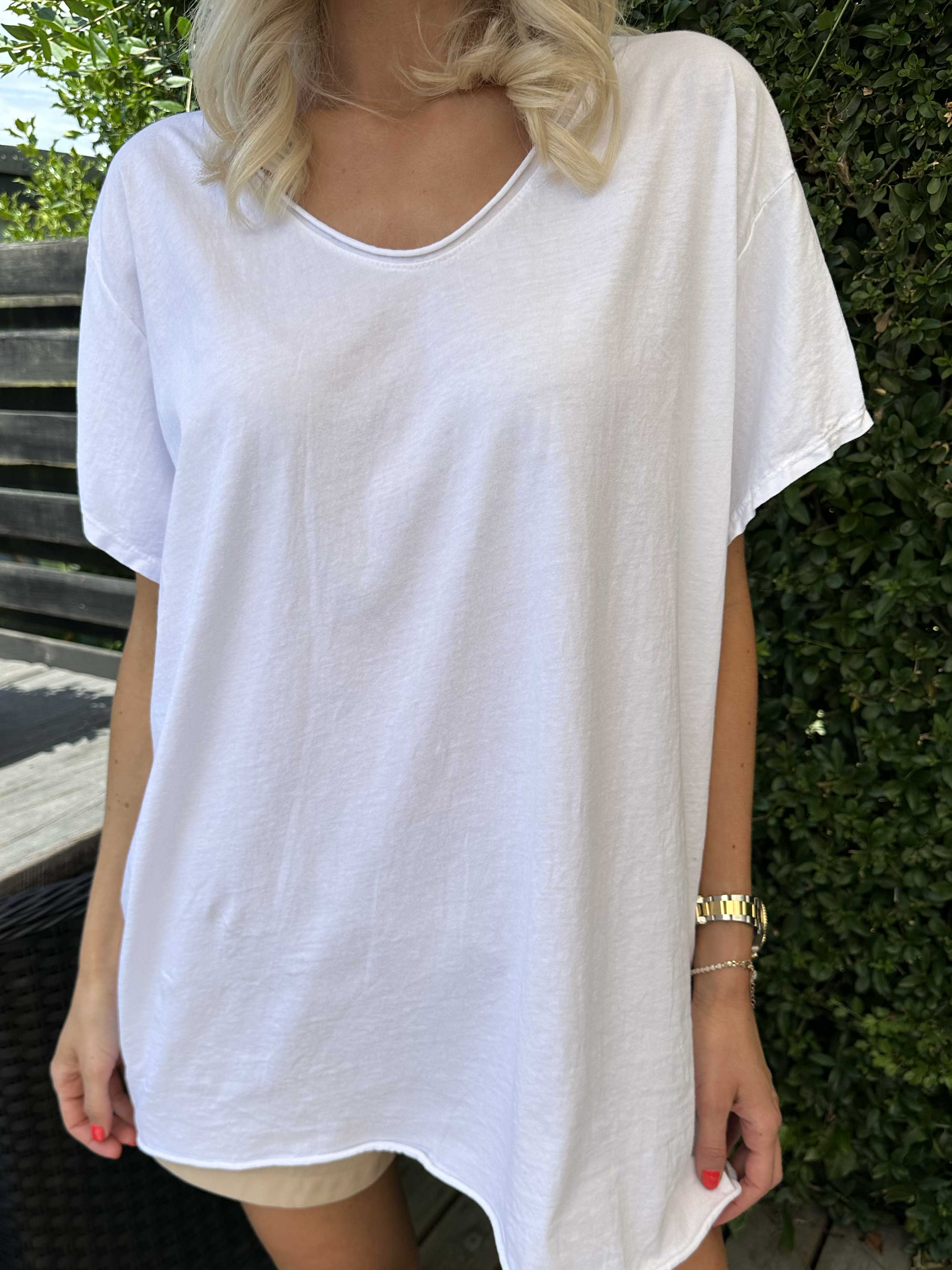 Alison - T-shirt i bomuld med v-udskæring