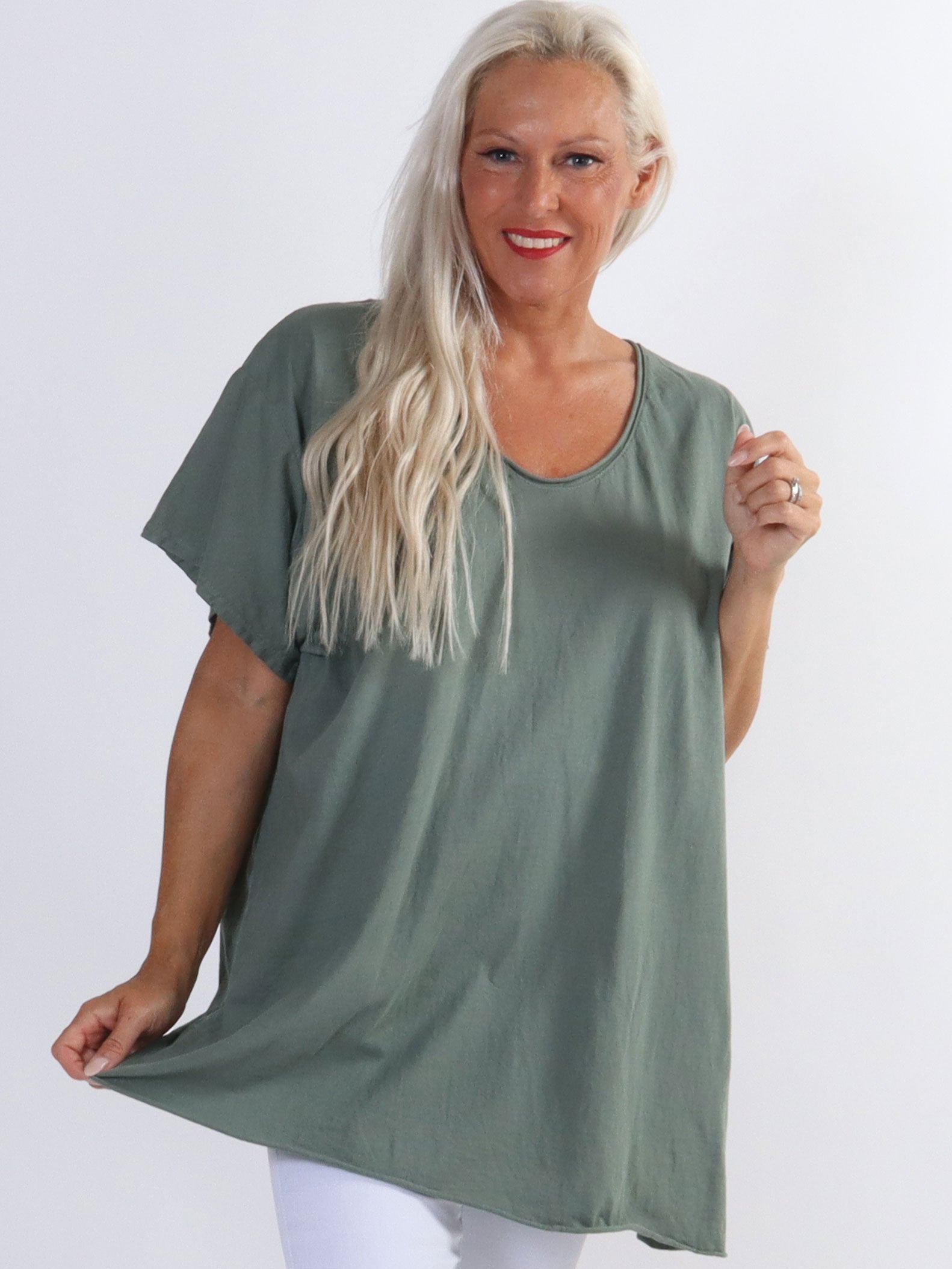 Alison - Plus size t-shirt i bomuld med v-udskæring