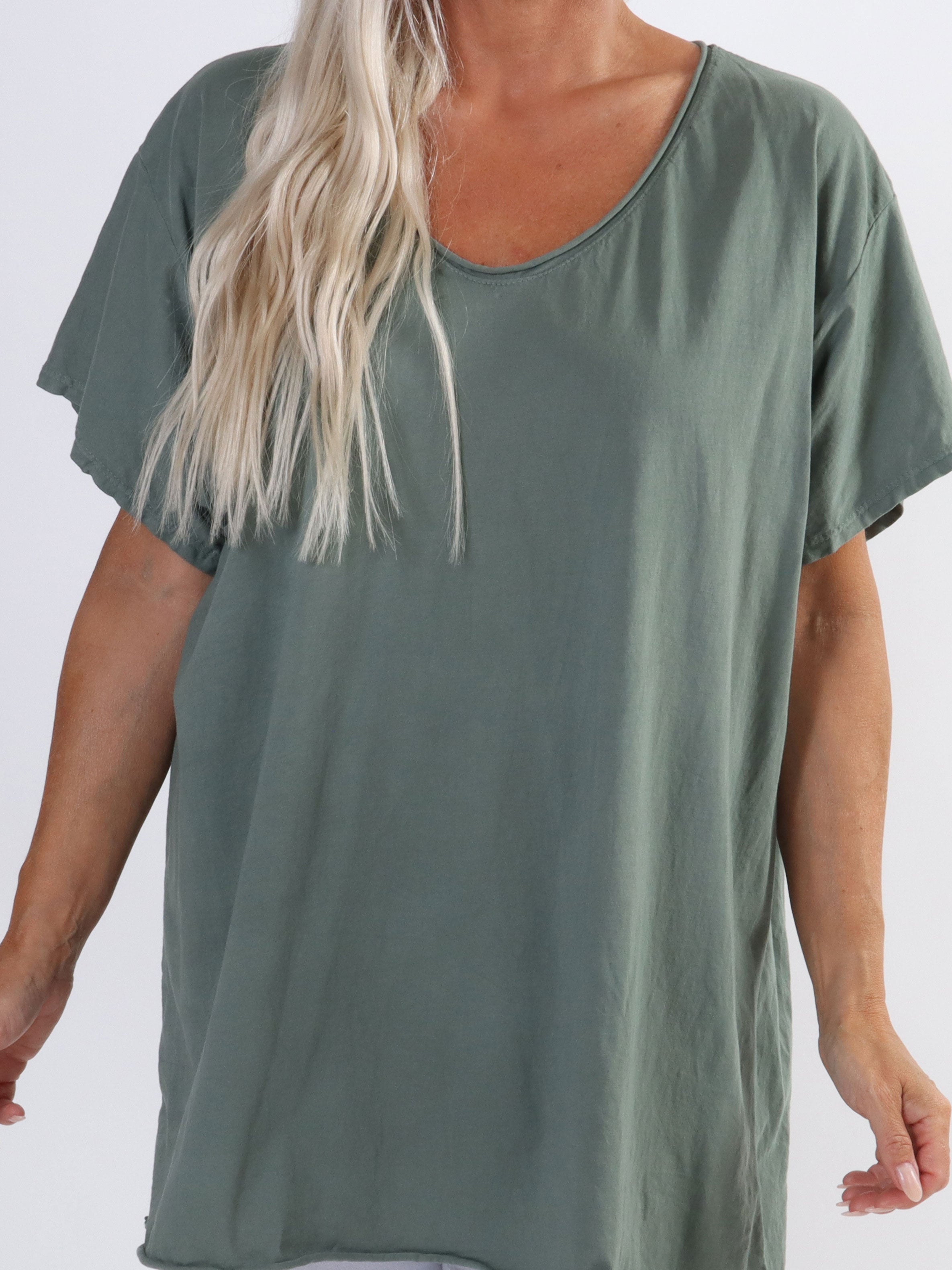 Alison - Plus size t-shirt i bomuld med v-udskæring