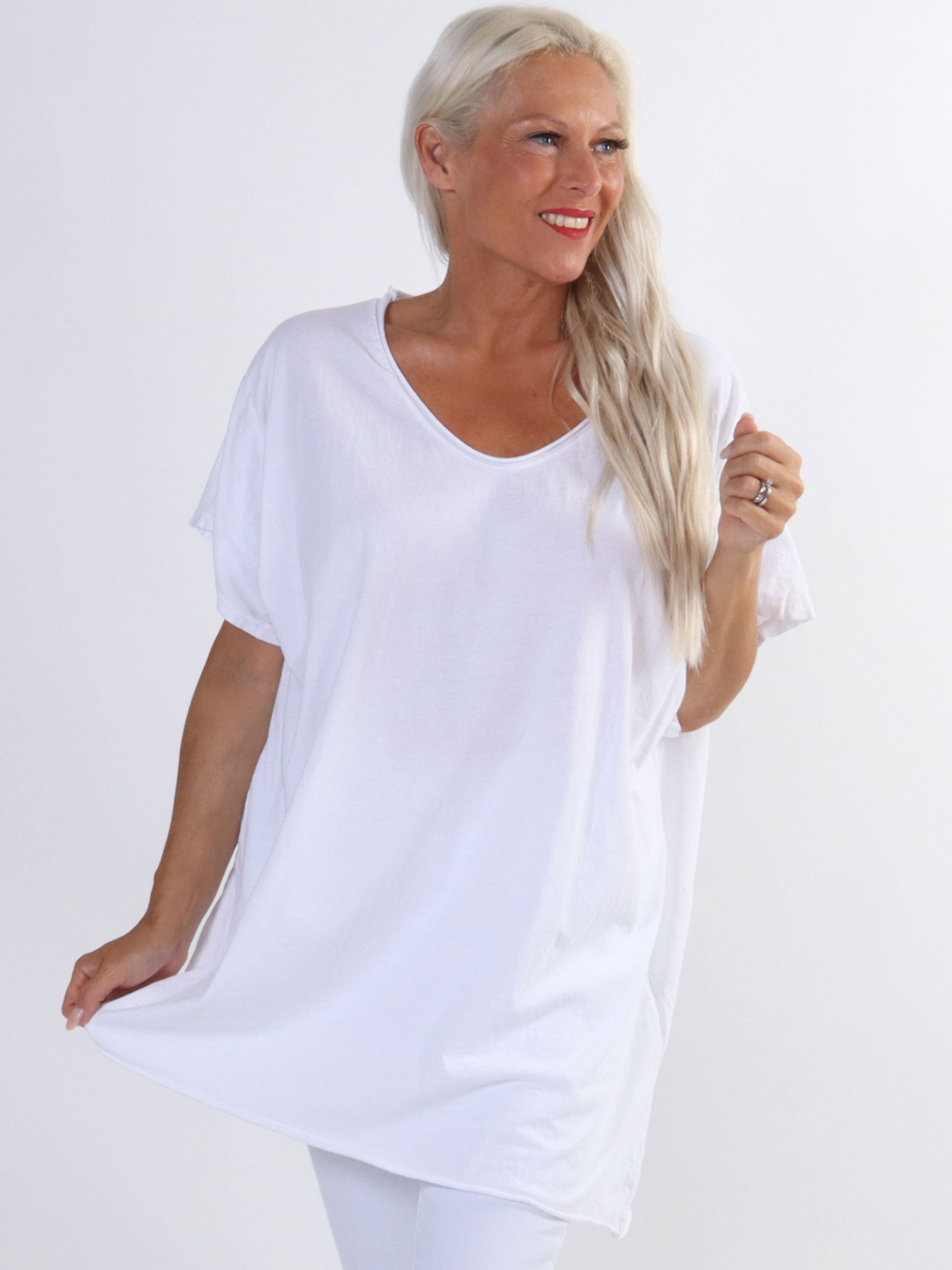 Alison - Plus size t-shirt i bomuld med v-udskæring