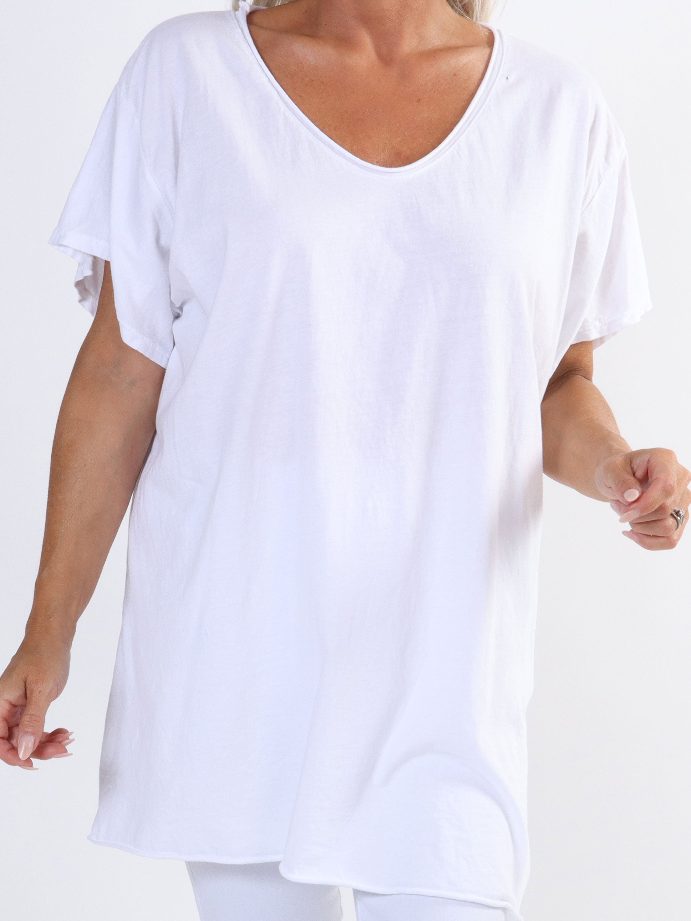 Alison - Plus size t-shirt i bomuld med v-udskæring