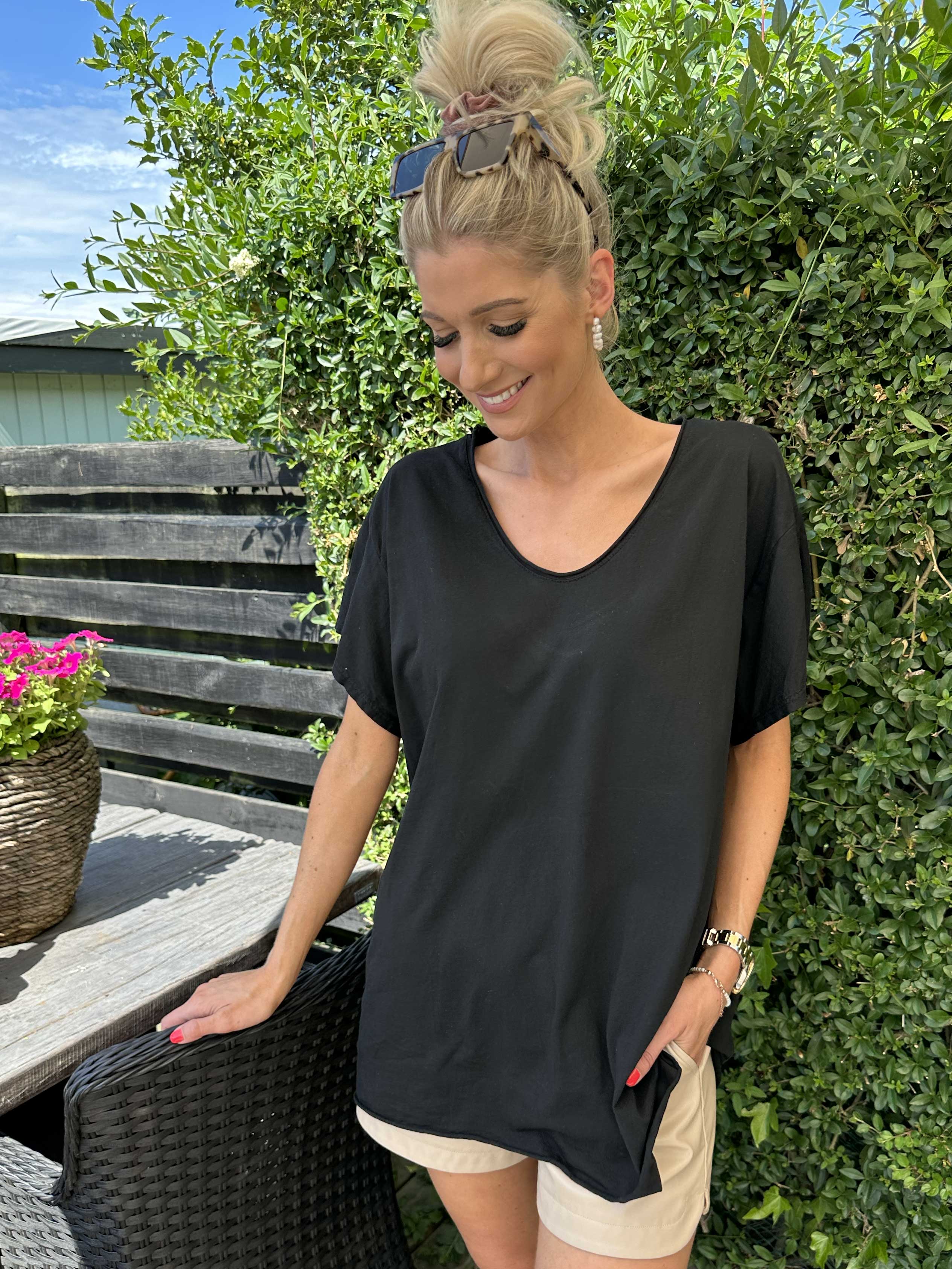 Alison - T-shirt i bomuld med v-udskæring