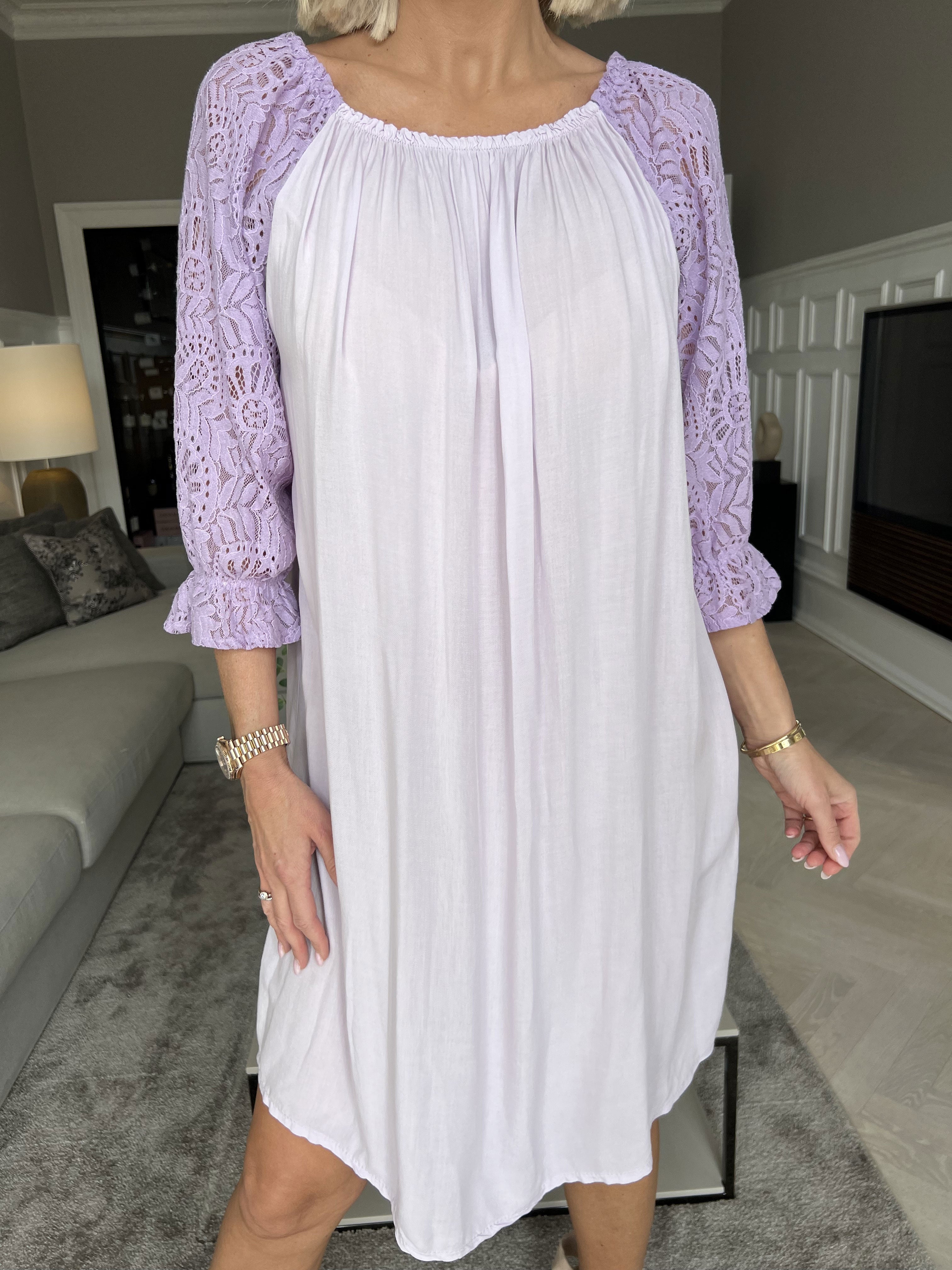 Aliyah - Tunika med blondeærmer