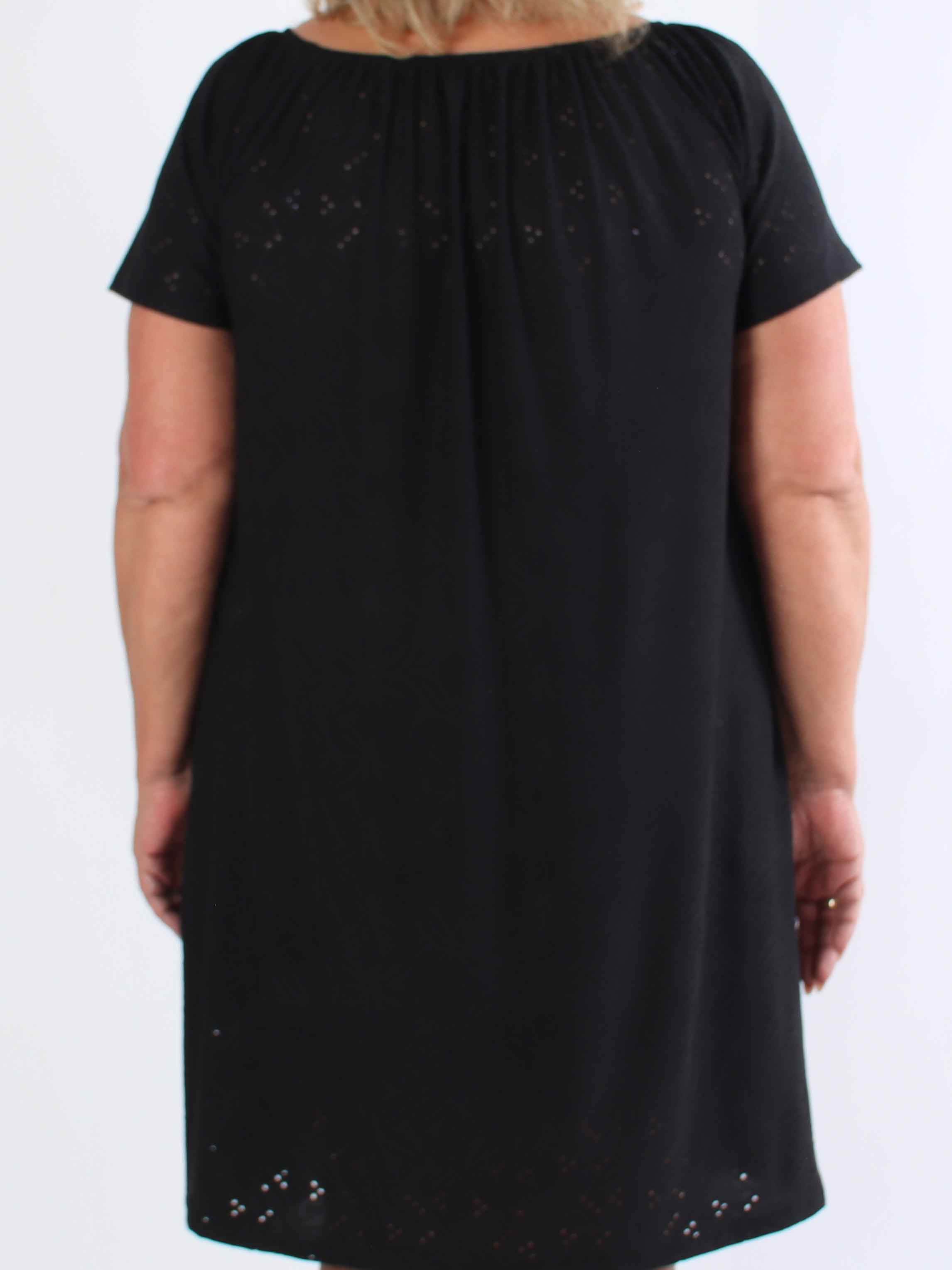 Aliz - Sød blød plus size kjole med broderie anglaise