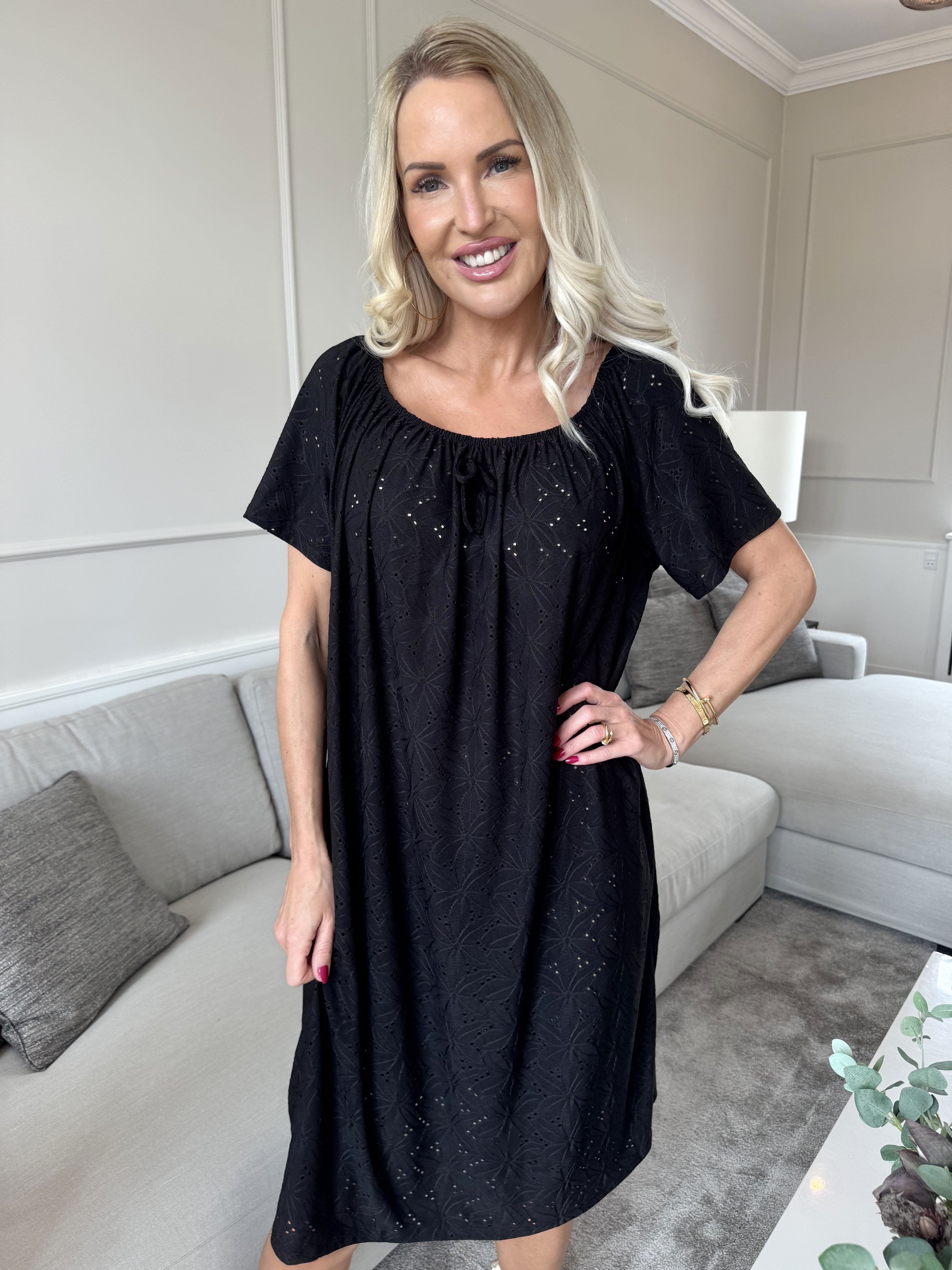 Aliz - Sød blød kjole med broderie anglaise