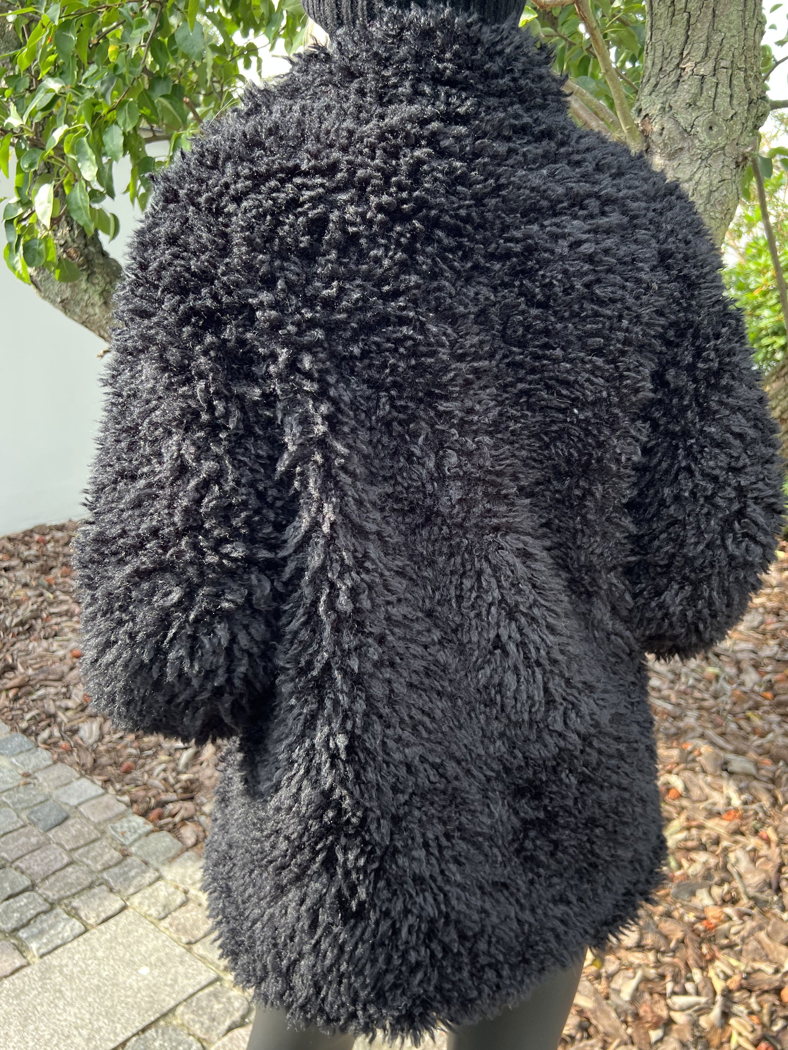 Alma - Jakke i plys med trykknapper og lommer