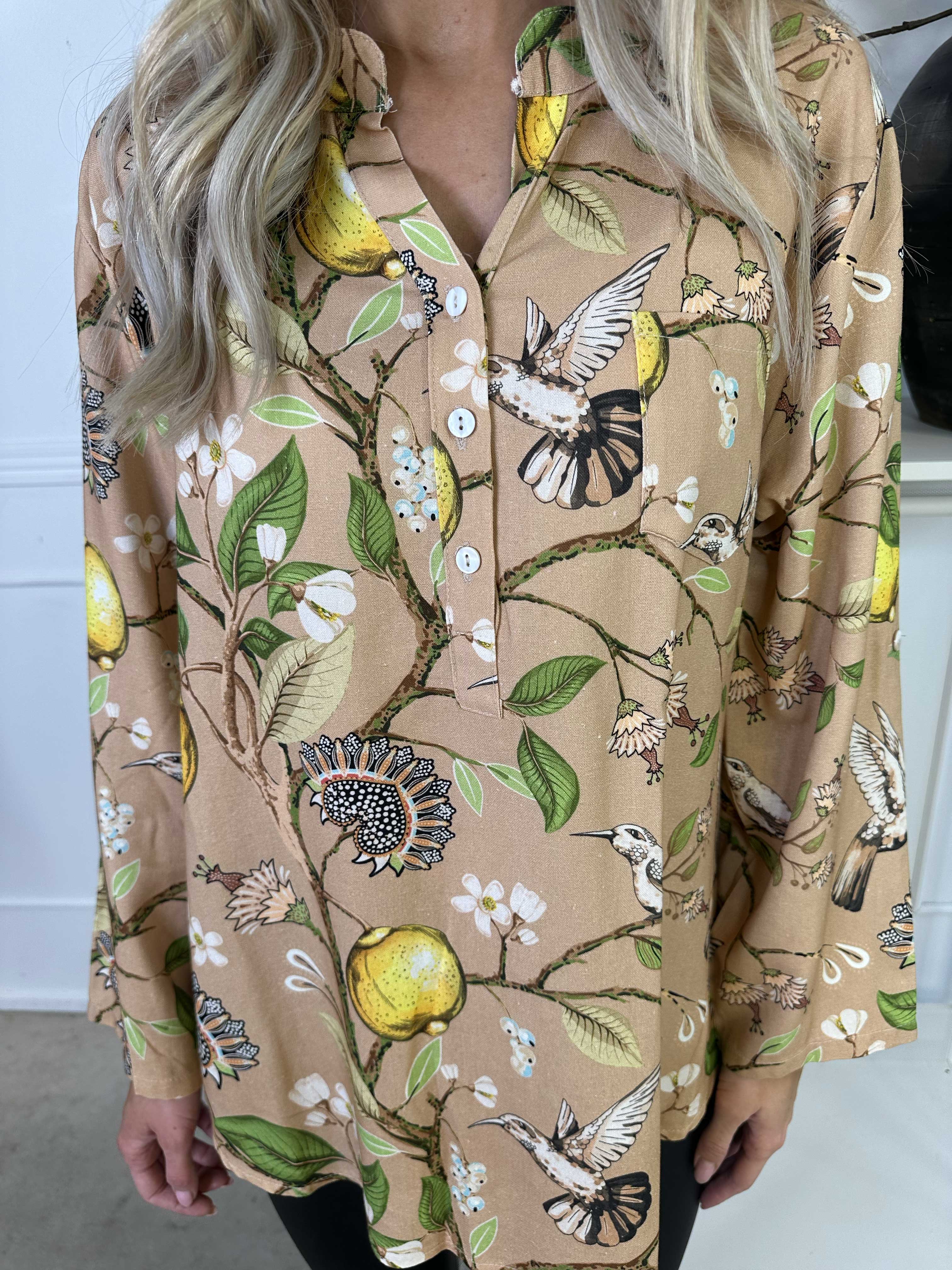 Almira - Sød skjorte i hør og bomuld med fuglemotiver