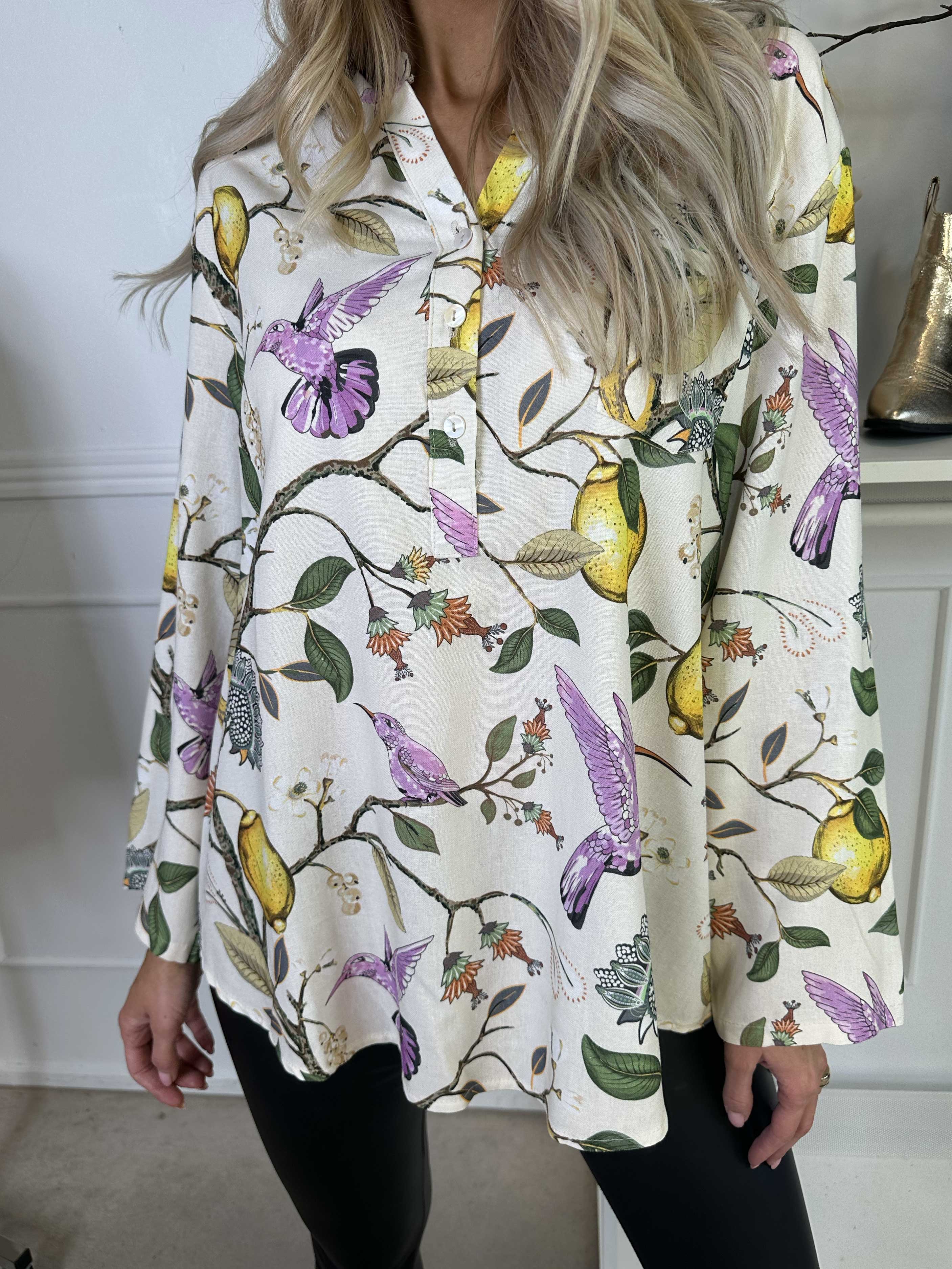 Almira - Sød skjorte i hør og bomuld med fuglemotiver