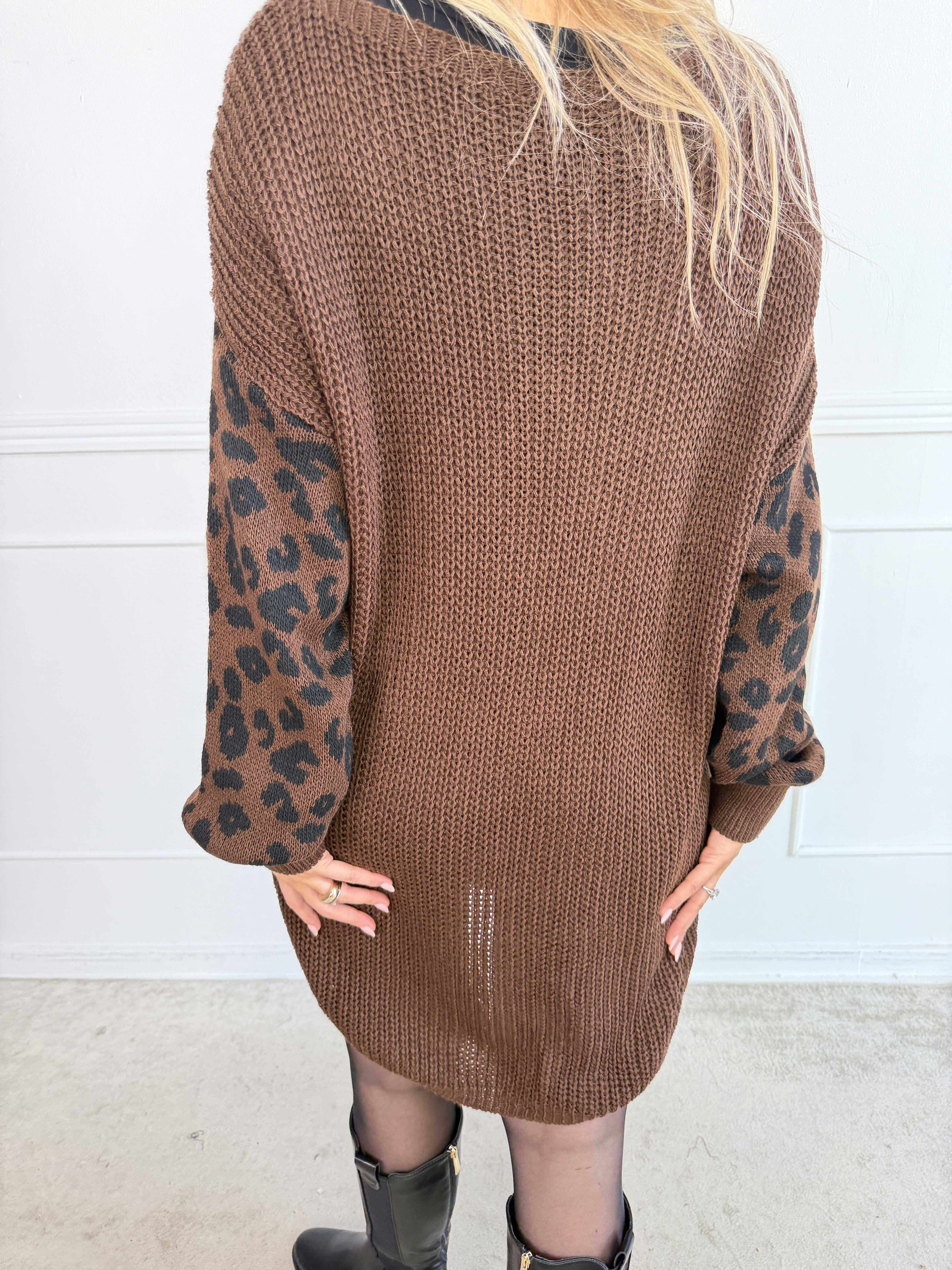 Alvas - Sød og feminin strik med fine ærmer i et trendy leopardprint