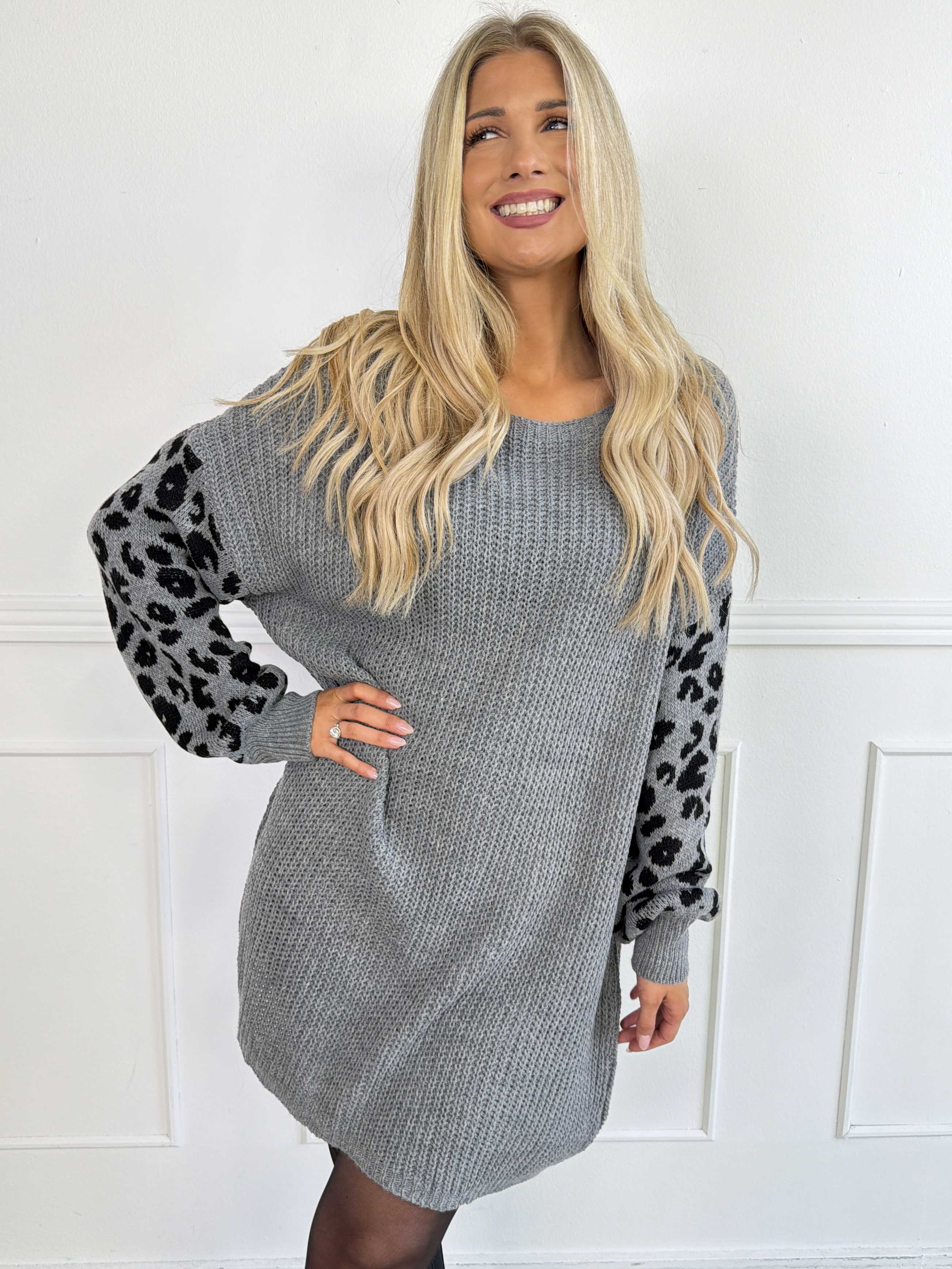 Alvas - Sød og feminin strik med fine ærmer i et trendy leopardprint